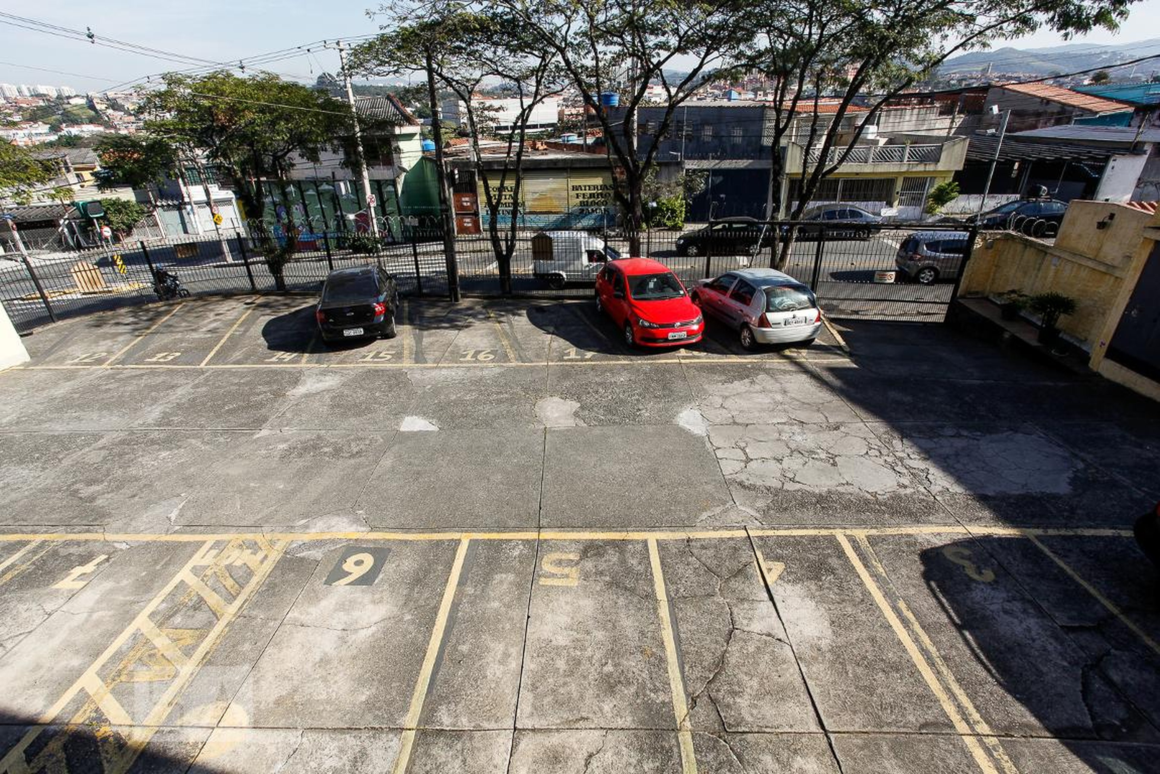 Estacionamento - Residencial Lourdes