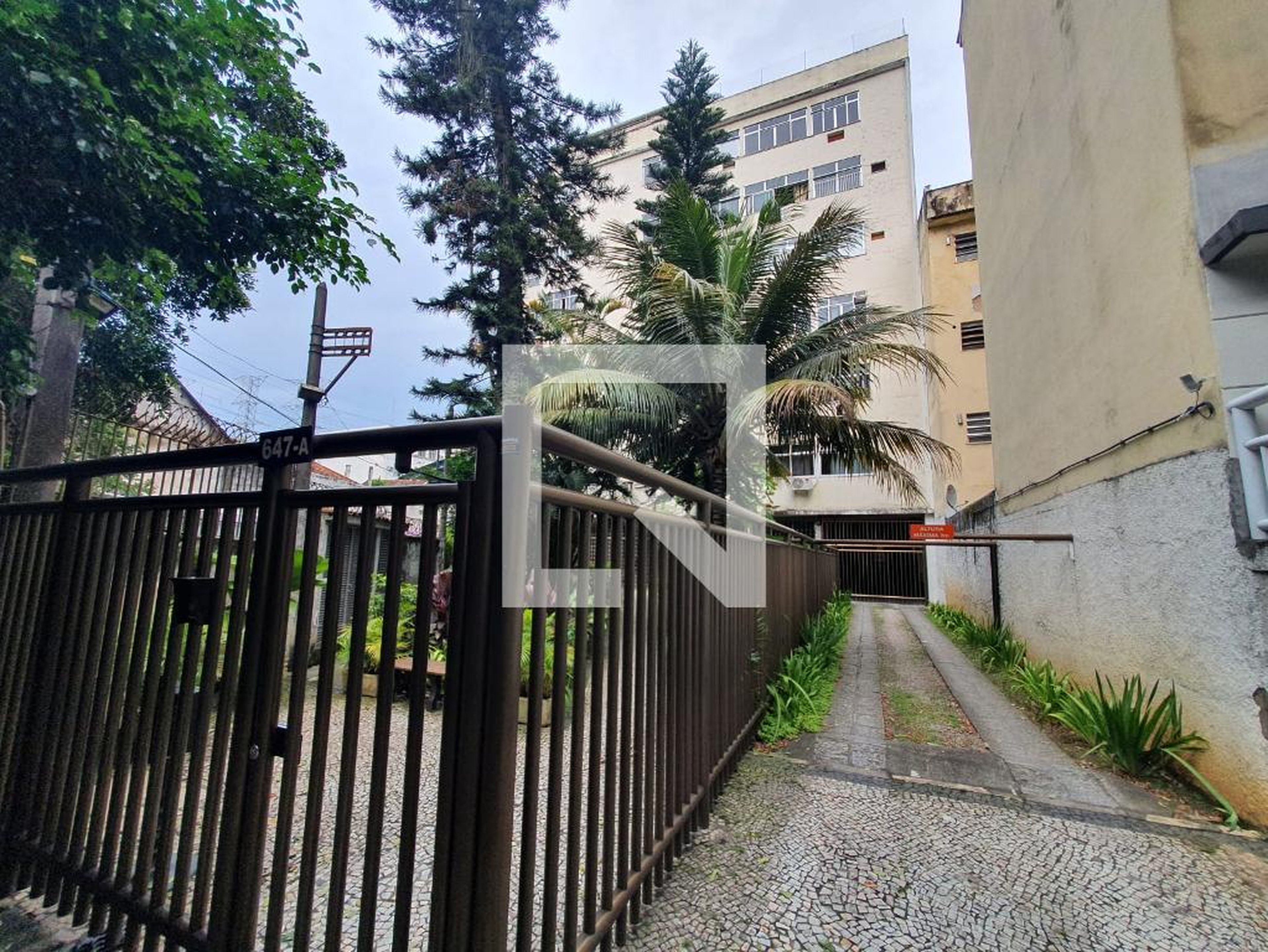 Fachada Condomínio em Avenida Paulo de Frontin, 647a