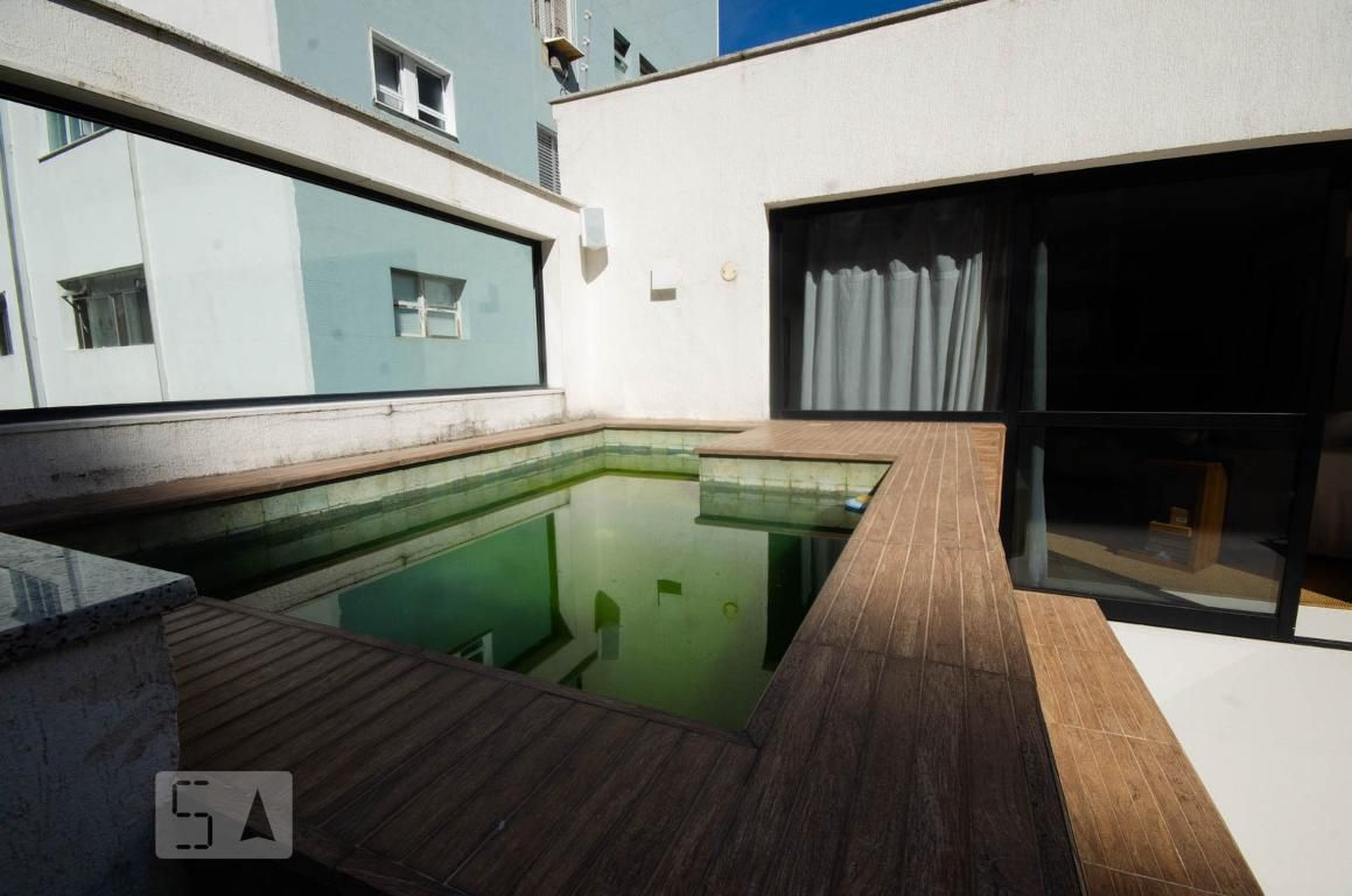 Piscina Condomínio em Rua Sambaíba, 483