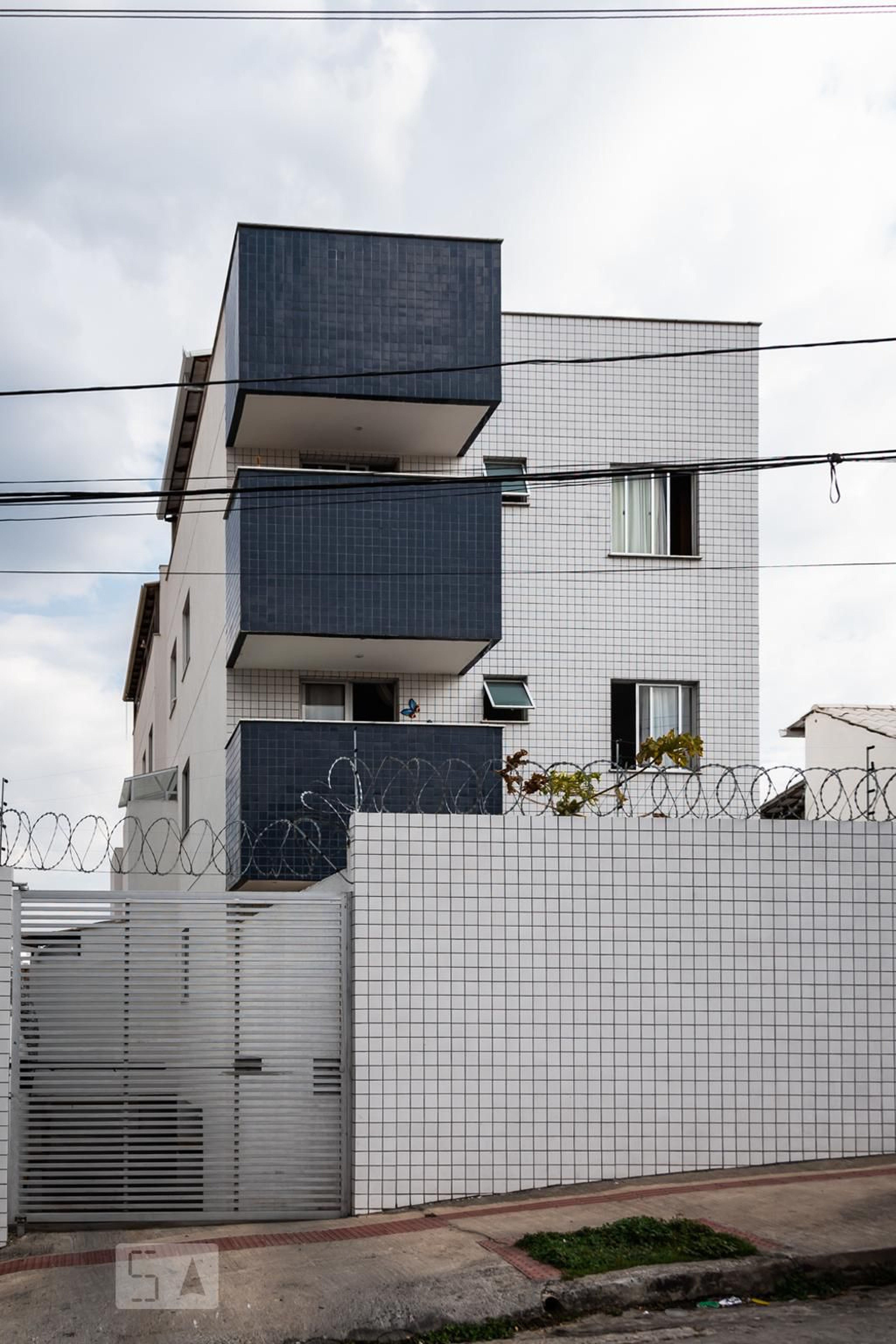 Fachada do Condomínio Condomínio em Rua Geralda Marinho, 411