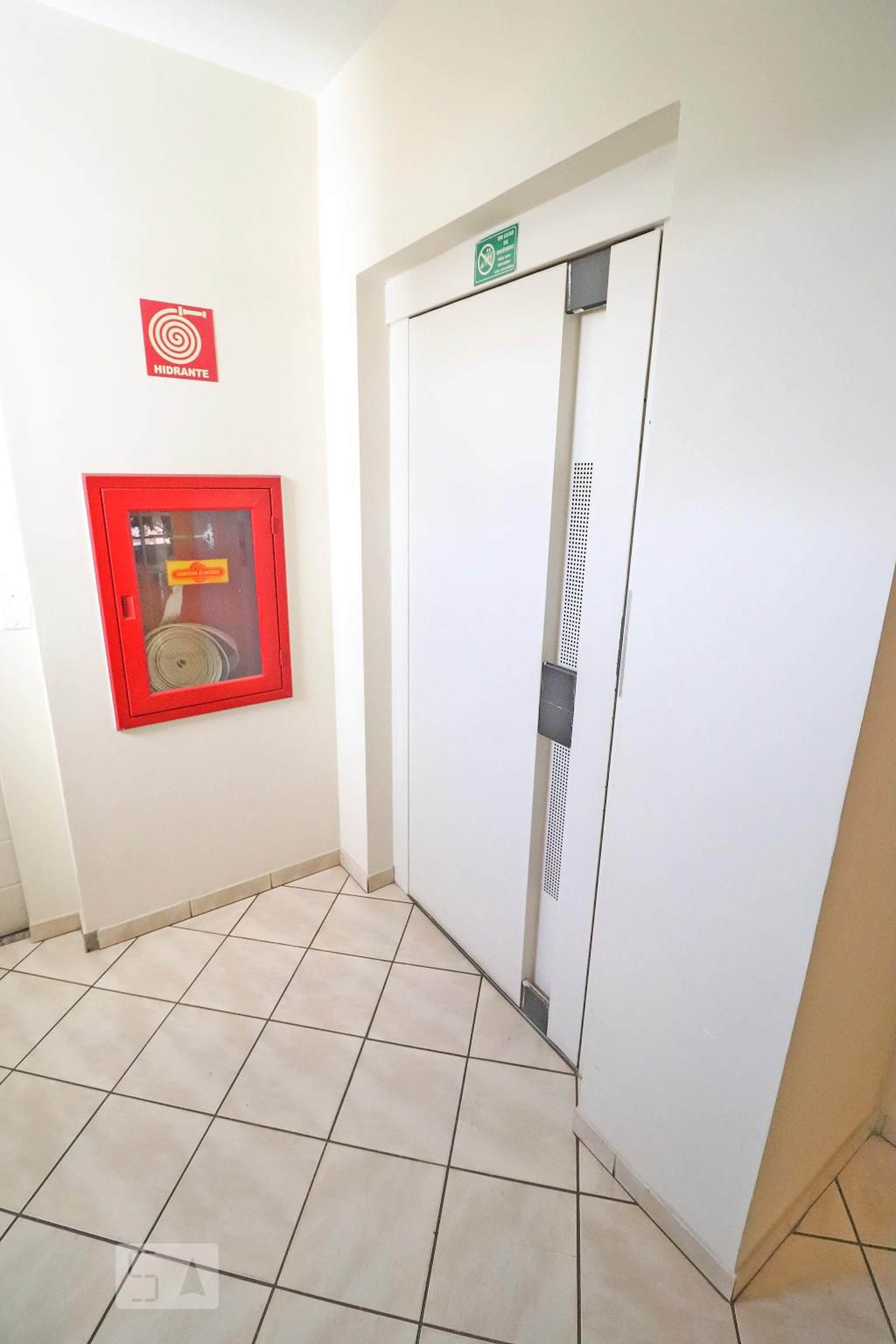 Elevador Condomínio em Rua 88, 505