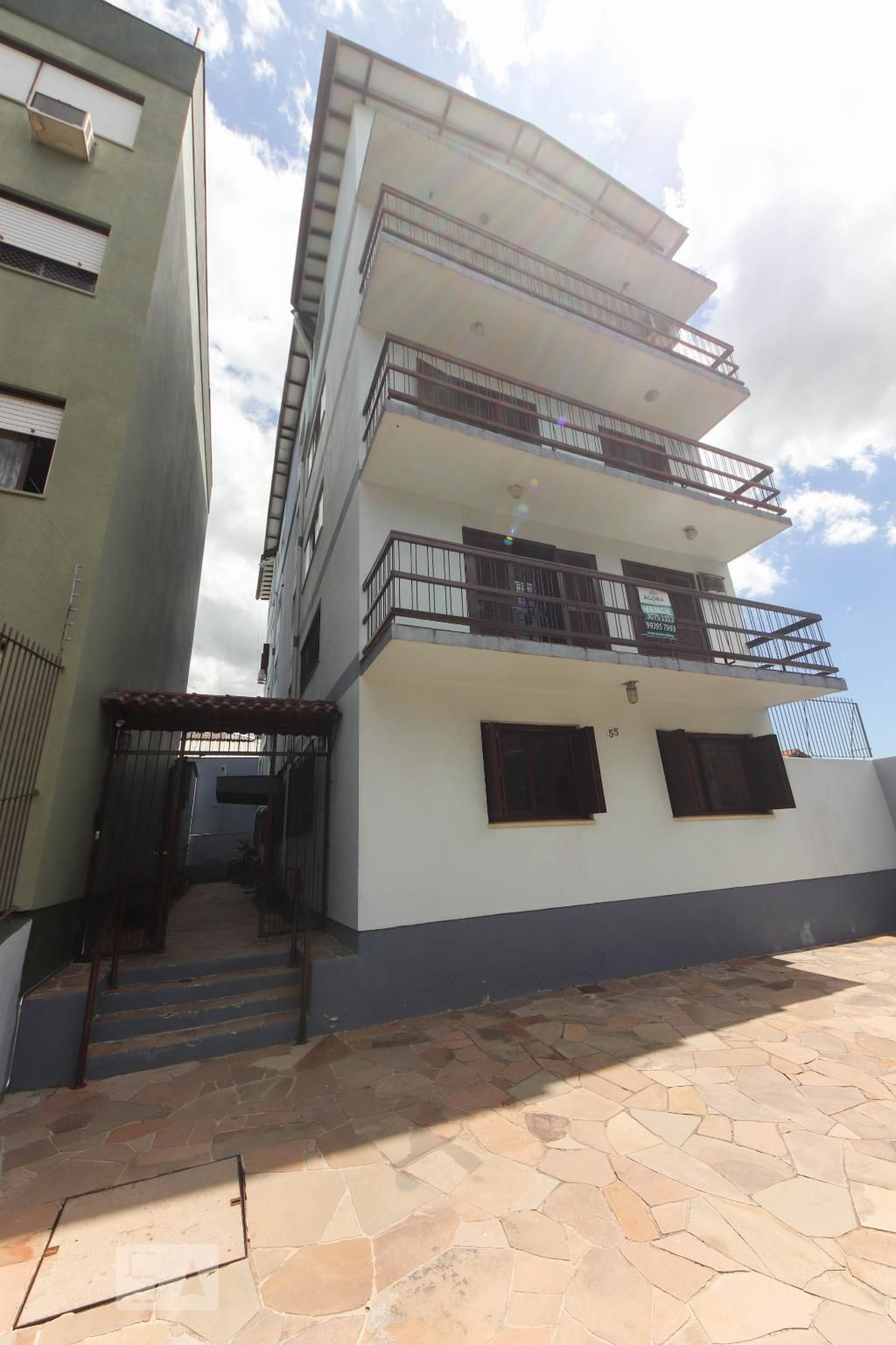 Fachada do Prédio Condomínio em Rua Açorianos, 55