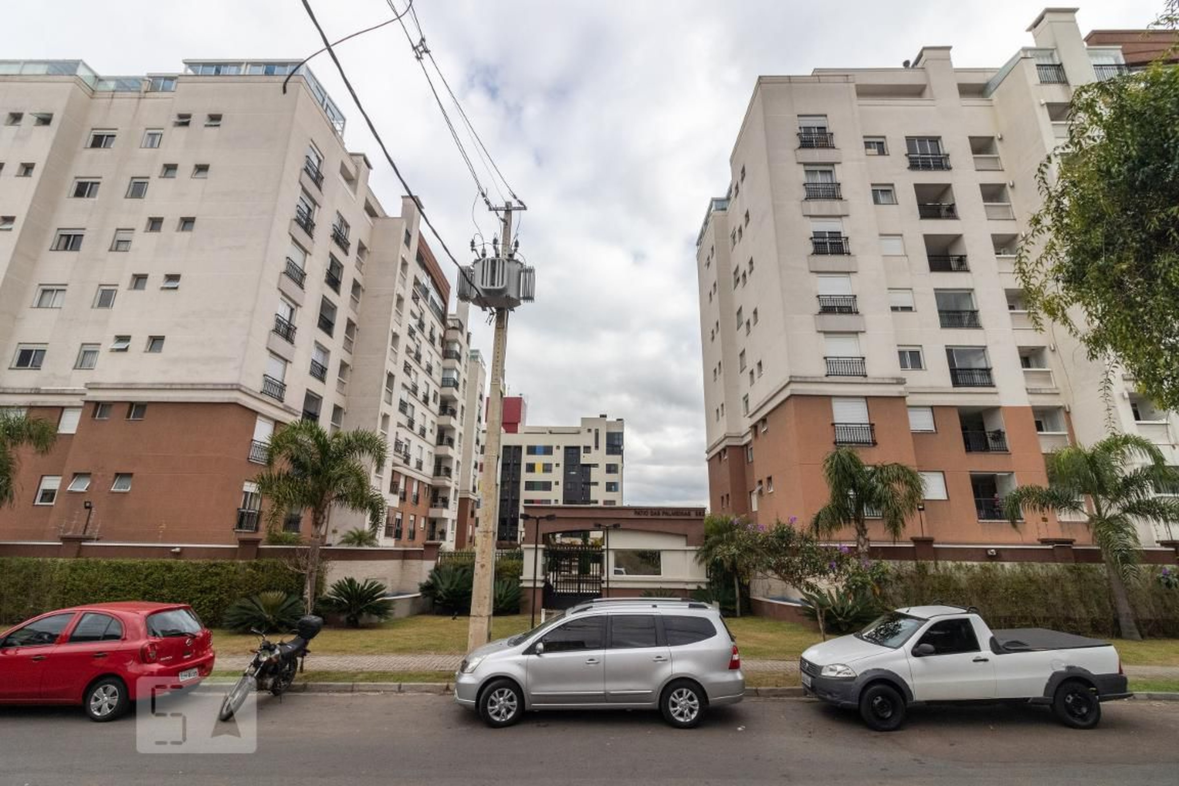 Fachada do condomínio Condomínio Rossi Patio das Palmeiras