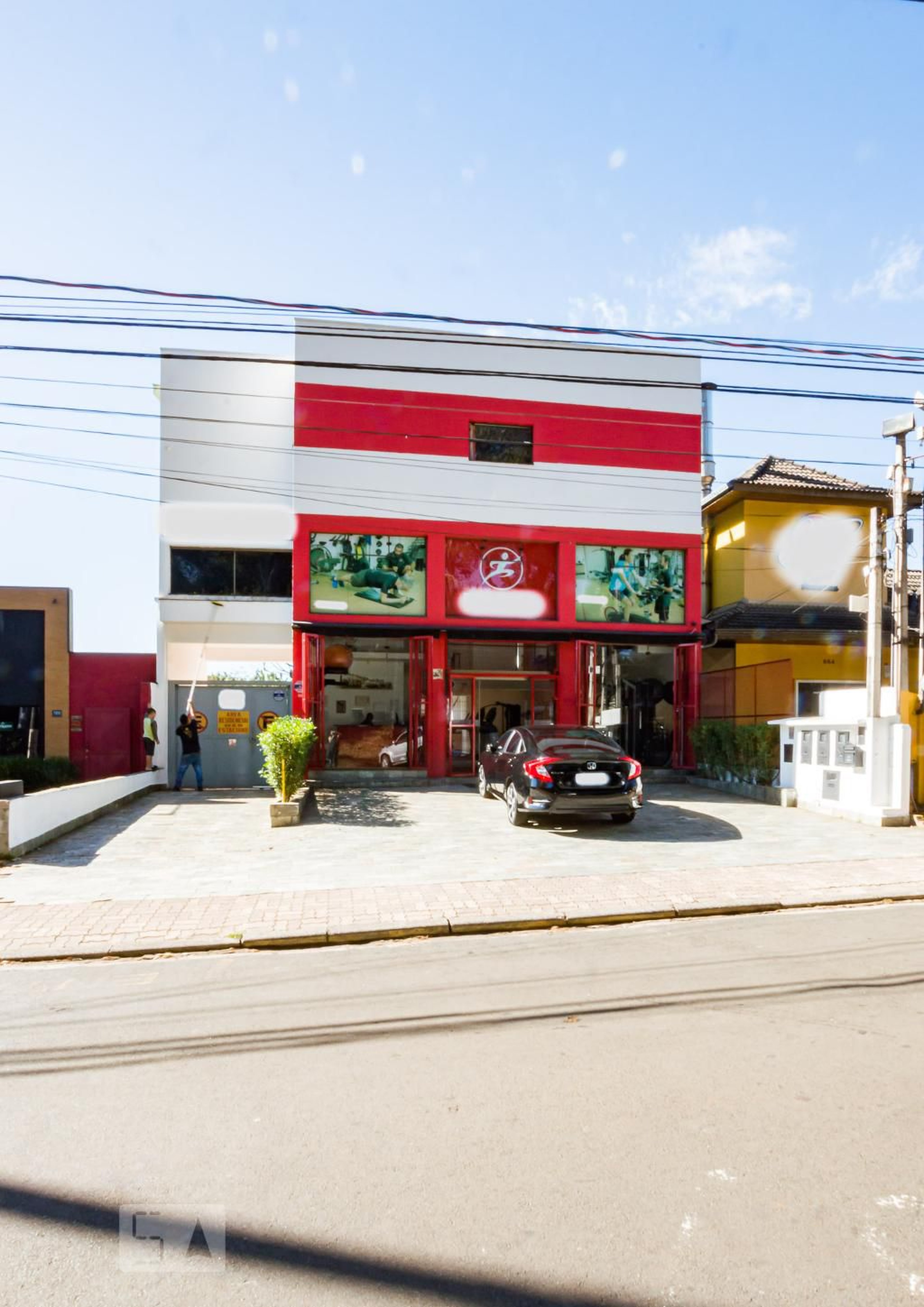 Fachada do Condomínio Condomínio em Rua Maria Tereza Dias da Silva, 686