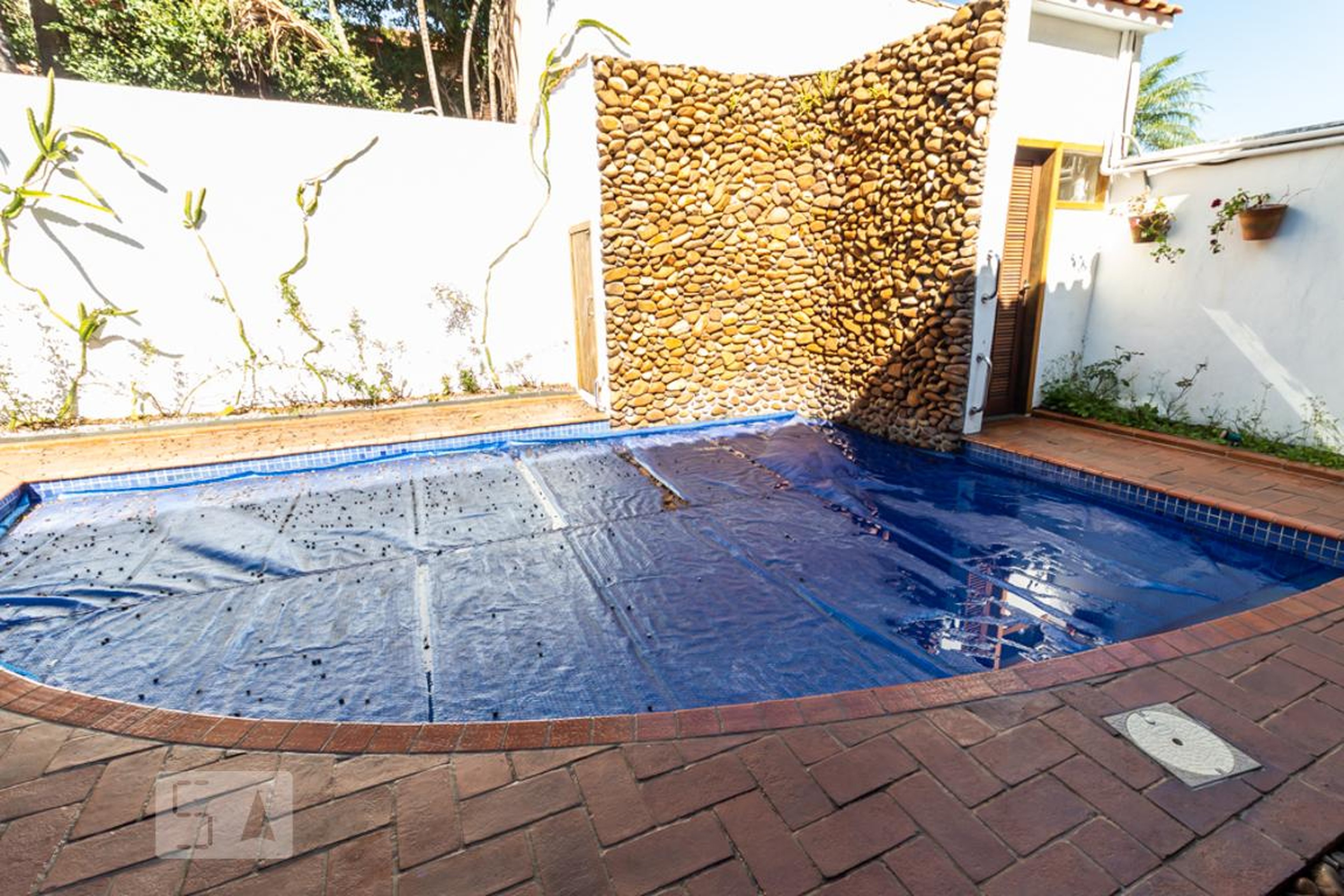 Piscina Condomínio em Alameda Itanhaém, 414