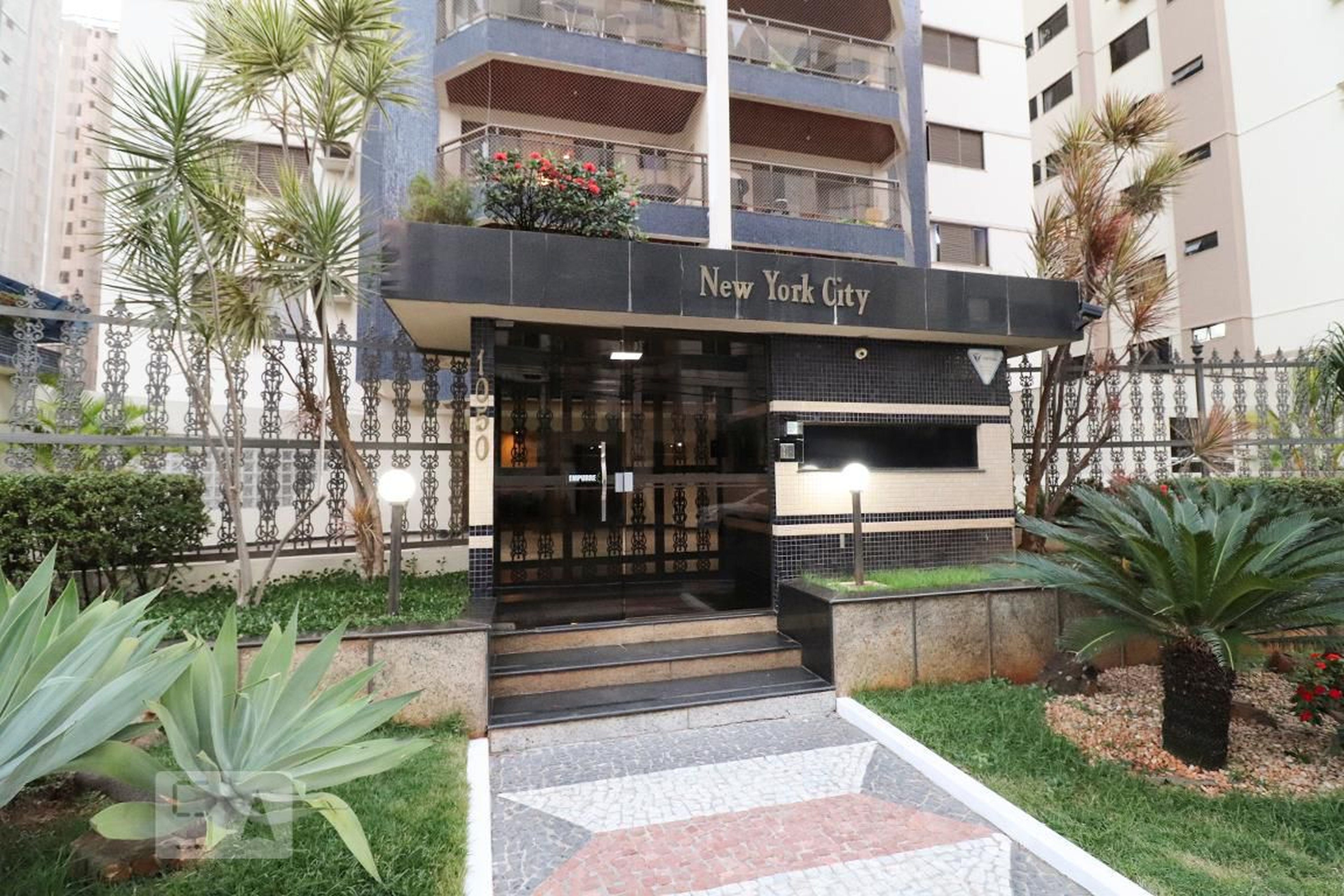 Fachada Condomínio em Avenida T-5, 1050