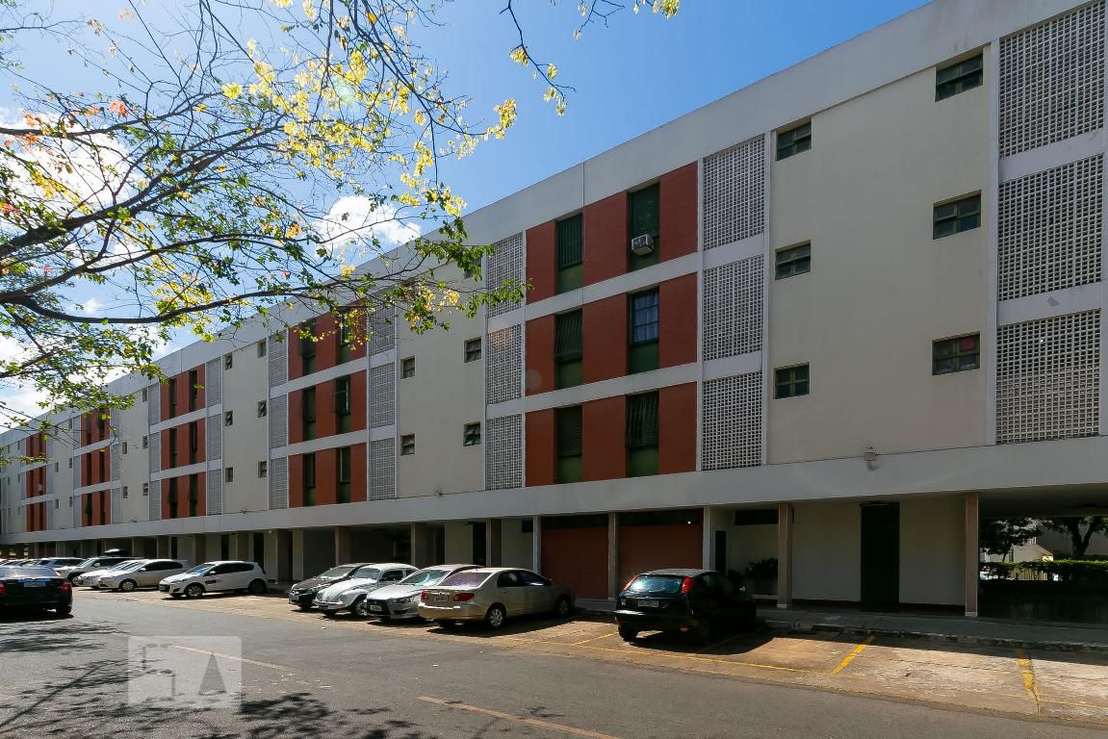 FACHADA Condomínio em Sqs, 402