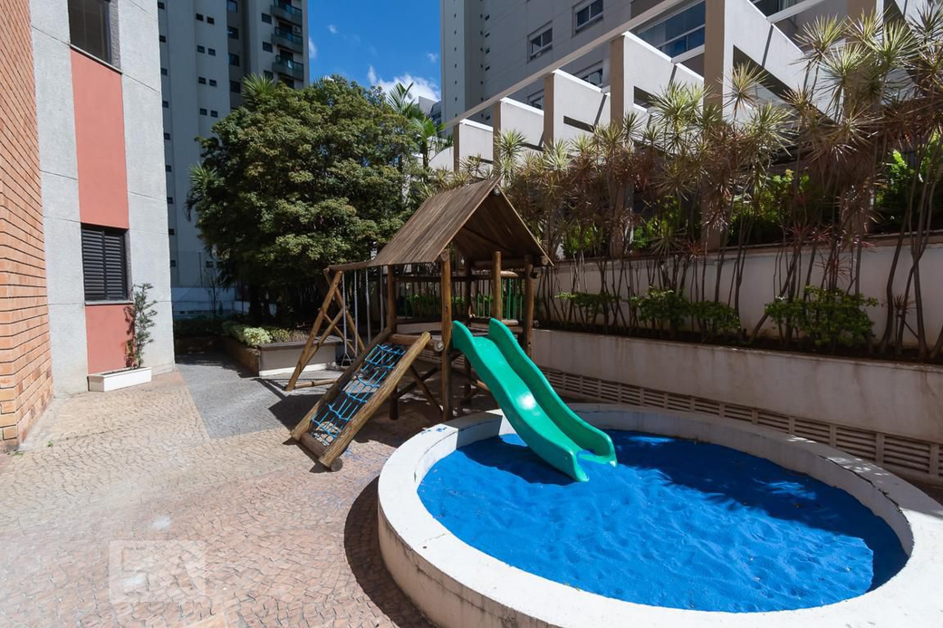 Playground - Calabrone