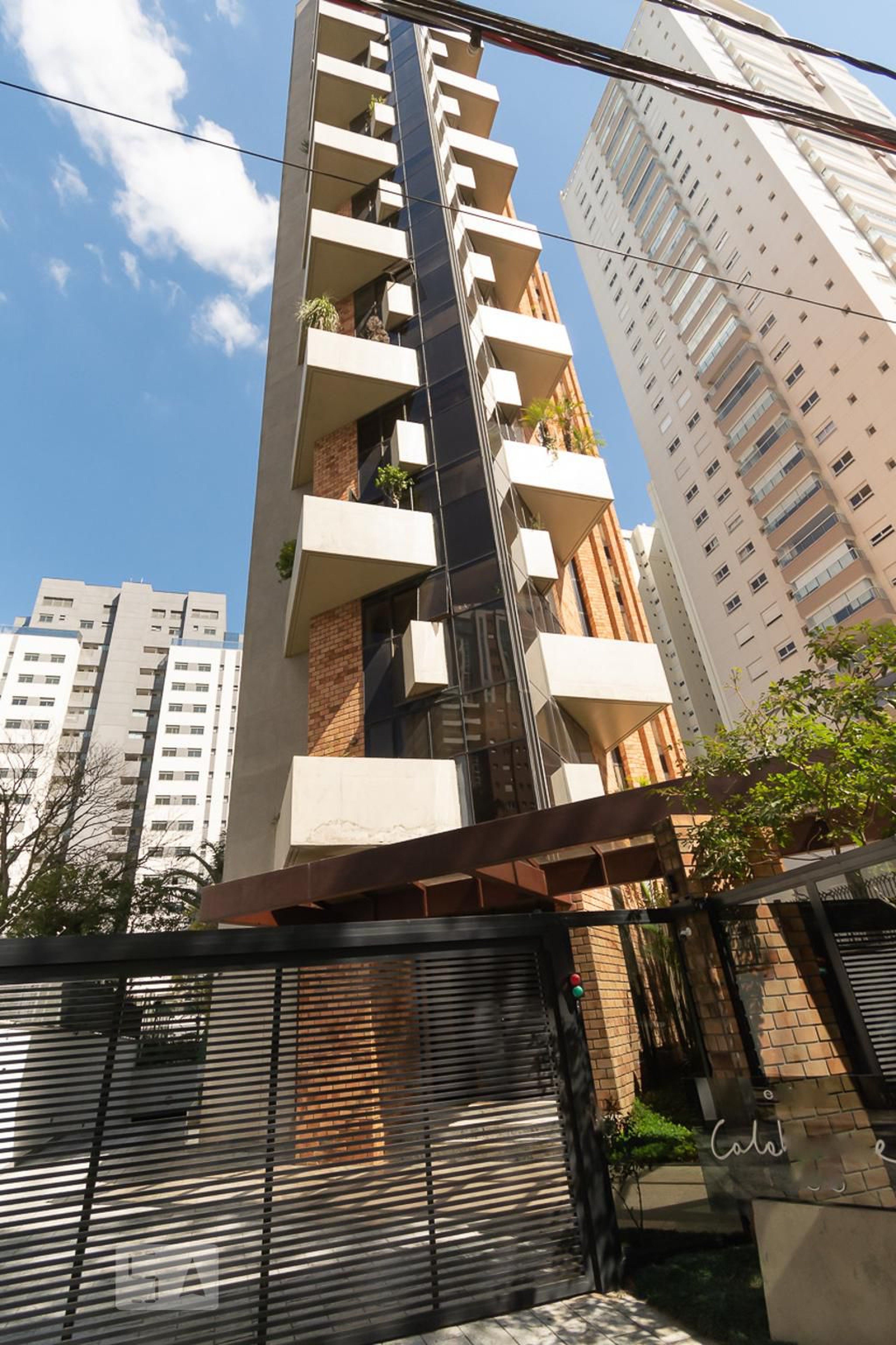 Fachada Condomínio Calabrone