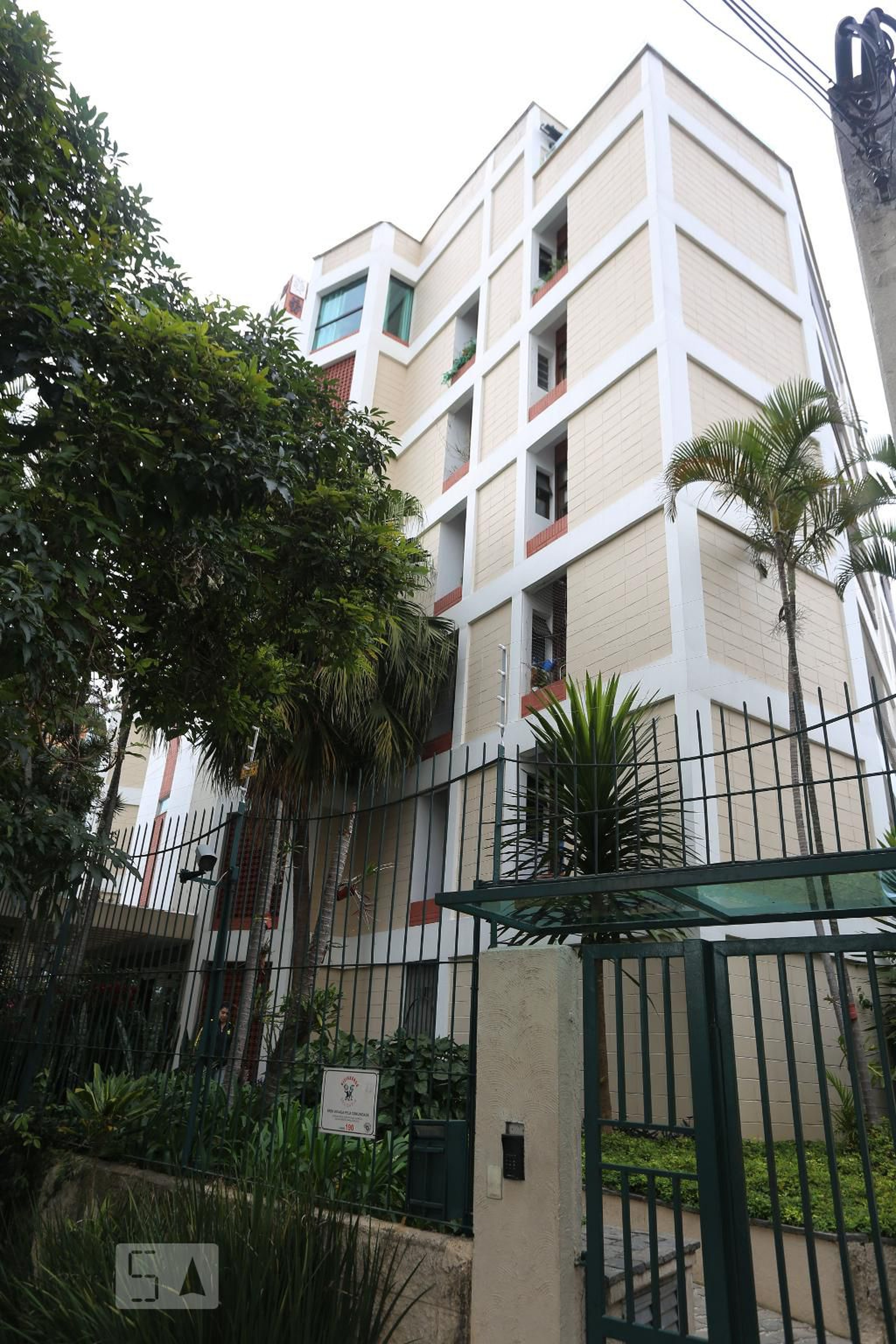Fachada do Condominio Edifício Casa de Pedra