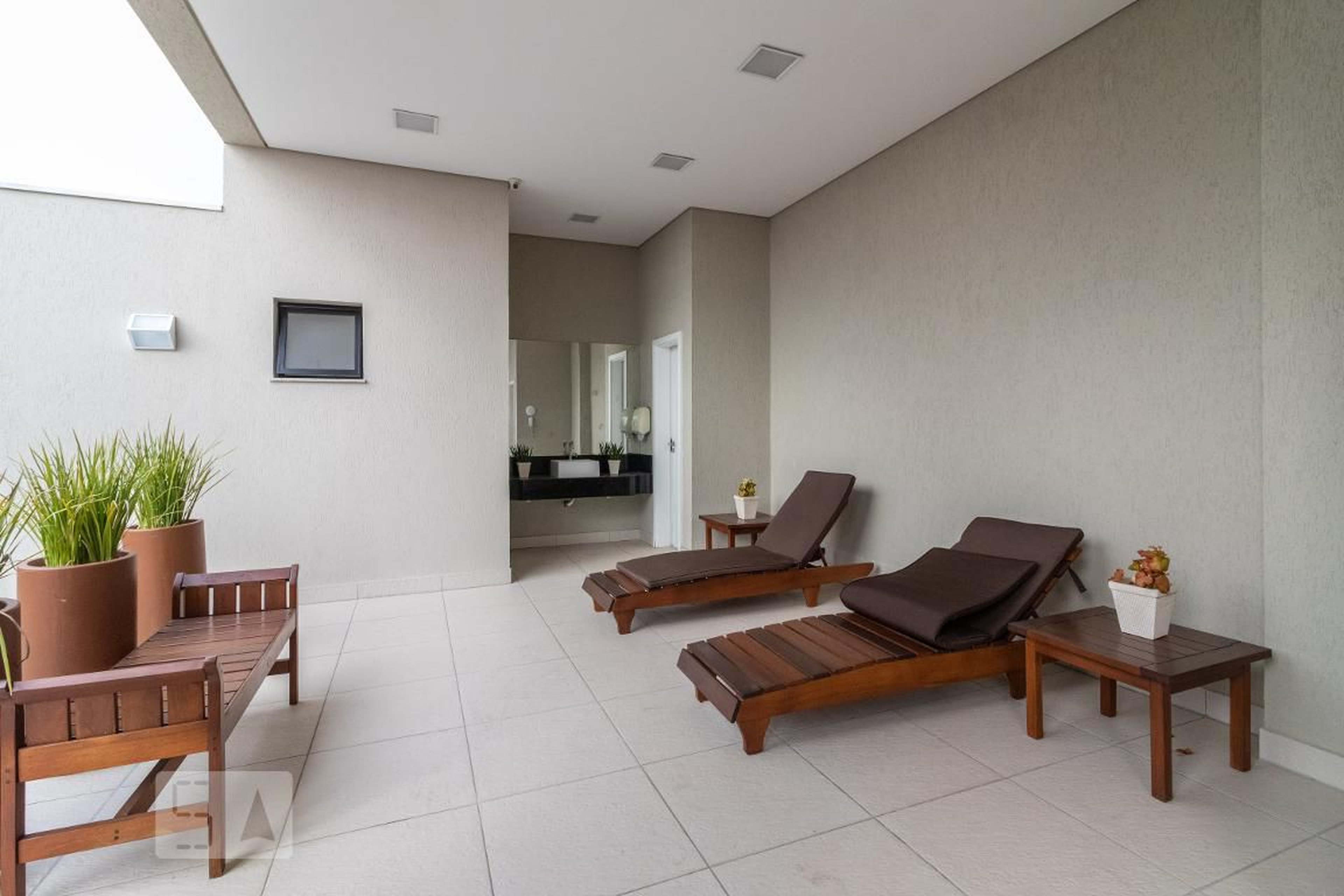 Área da piscina - Moving Homespace