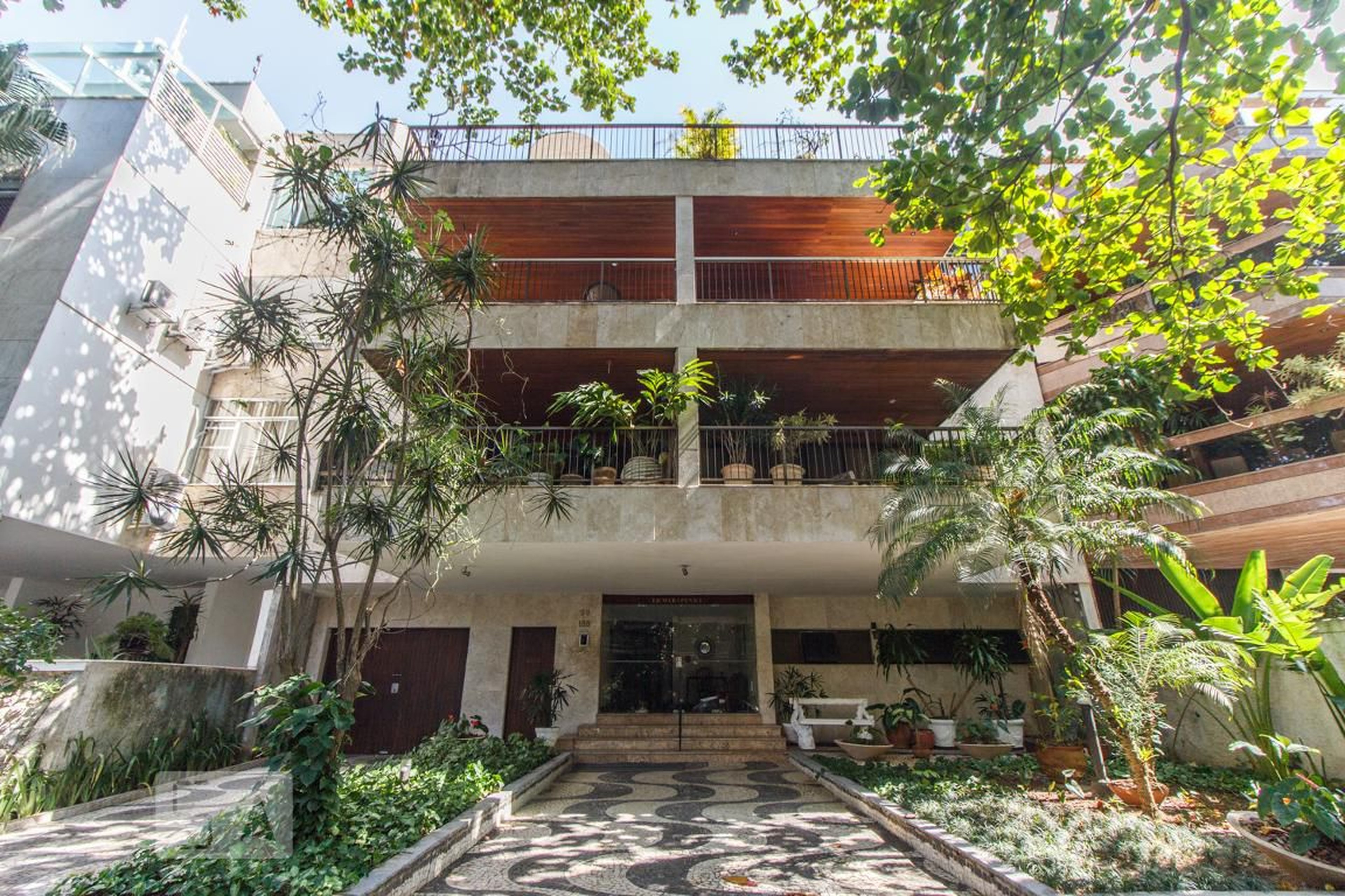 Fachada Condomínio em Rua Ivone Cavaleiro, 39