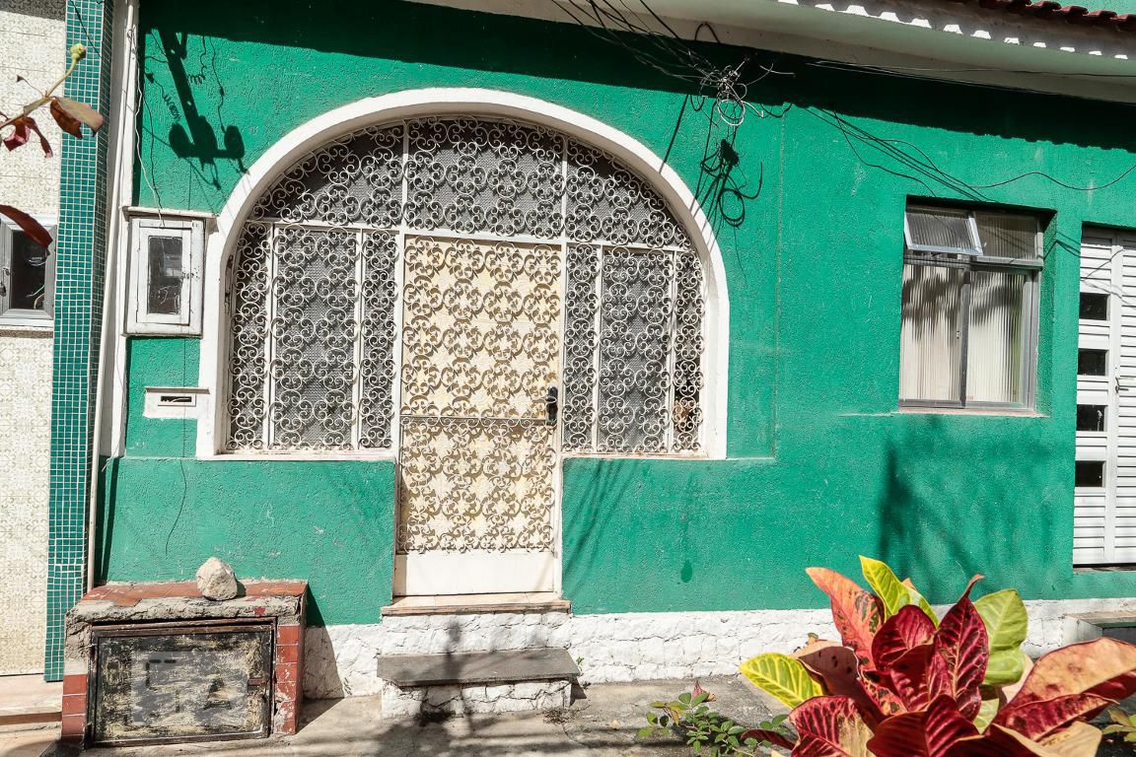 Fachada Condomínio em Rua García Redondo, 23