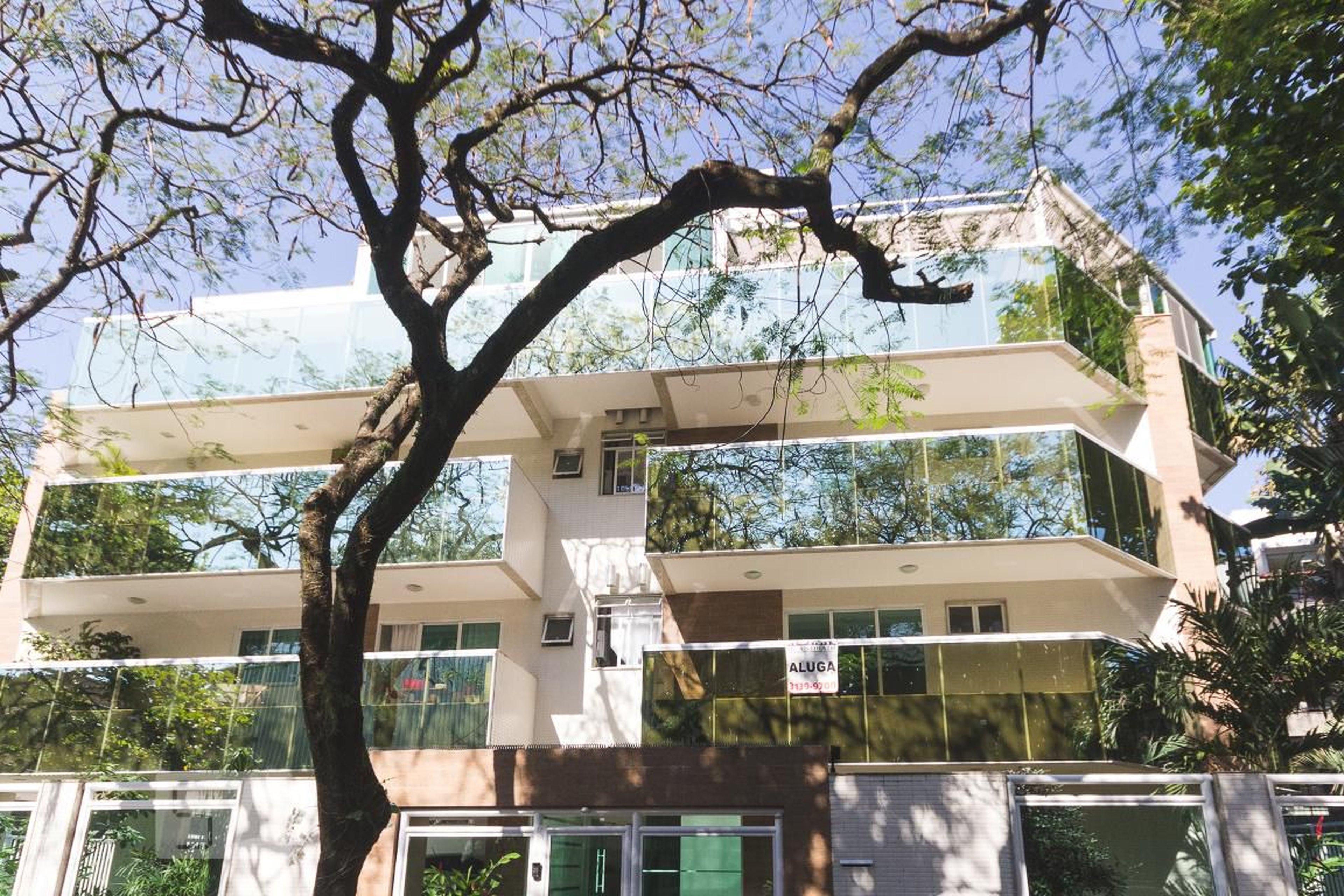 Fachada Condomínio em Rua Estevão Silva, 190