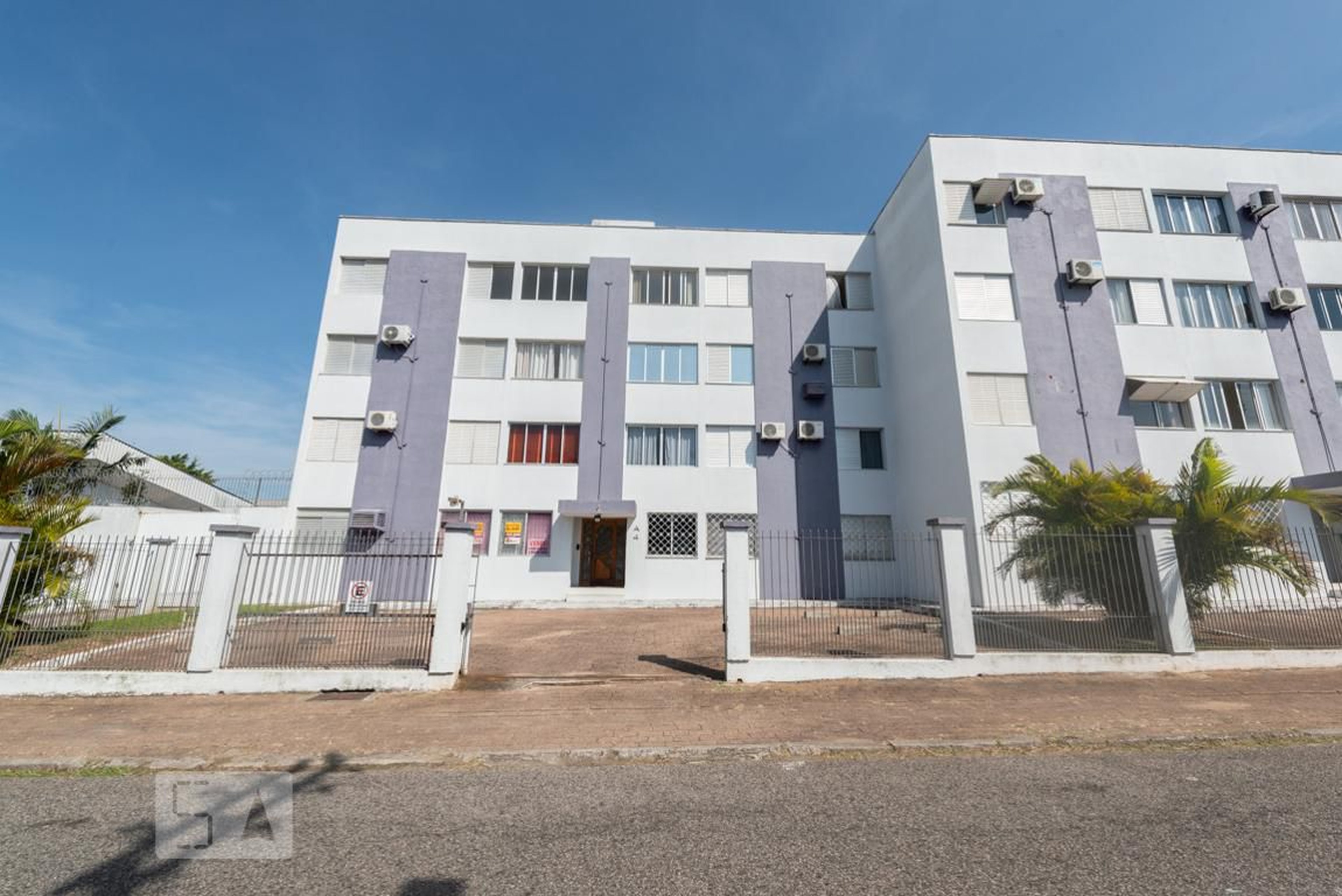 Fachada Condomínio em Rua Doutor Abel Capela, 975