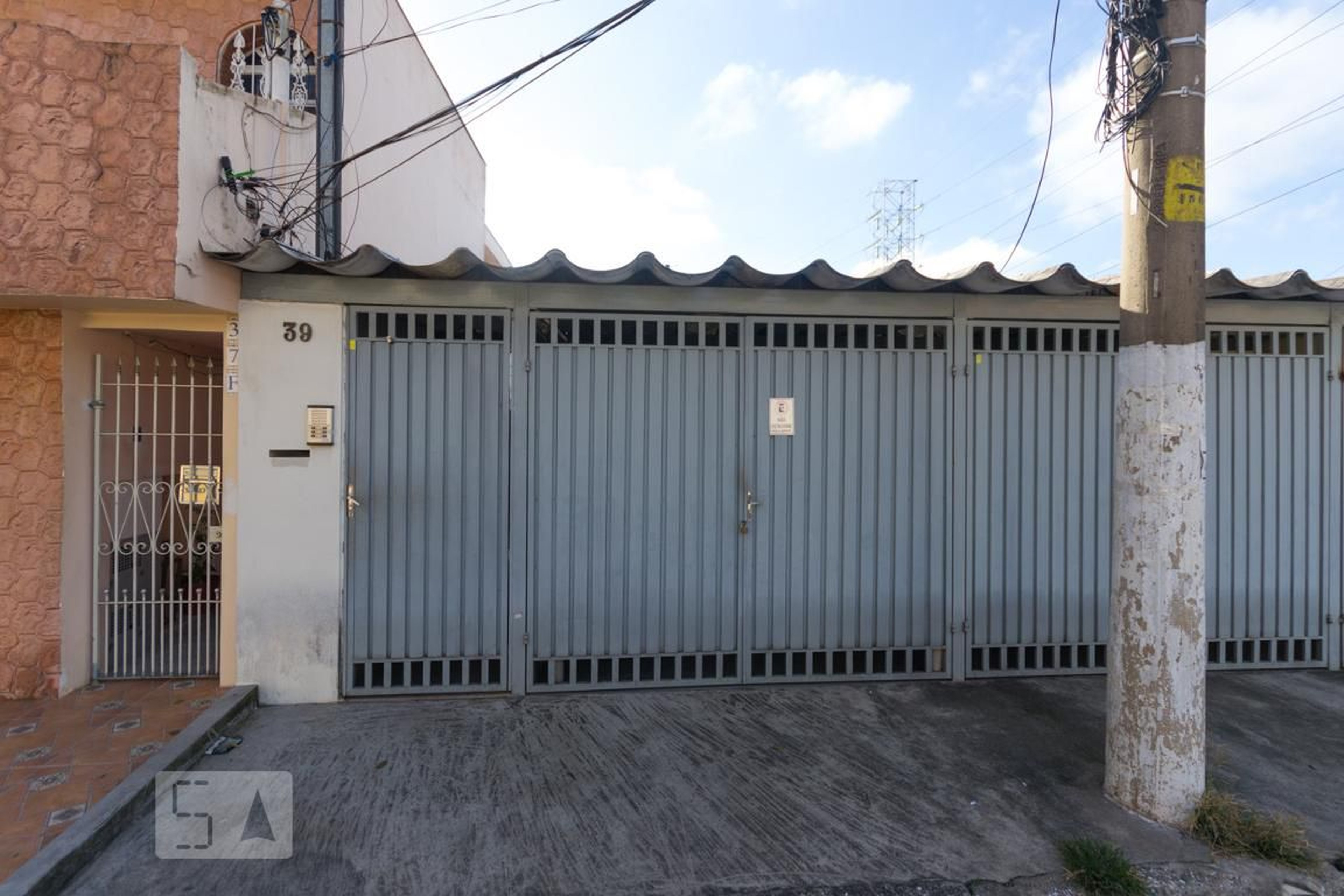 Fachada Condomínio em Rua Munhoz da Rocha Neto, 39