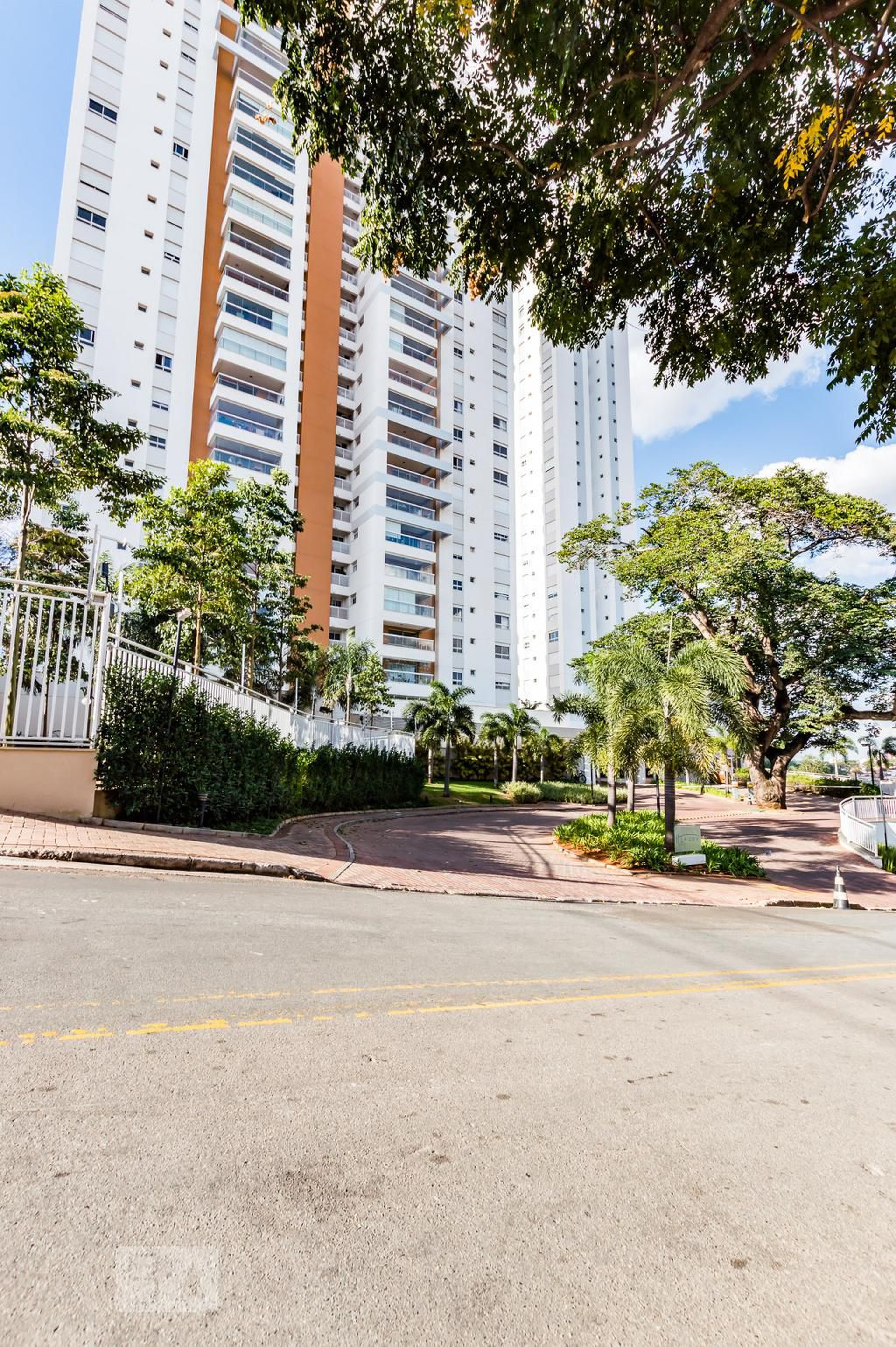 Fachada do Condomínio Condomínio Horizon