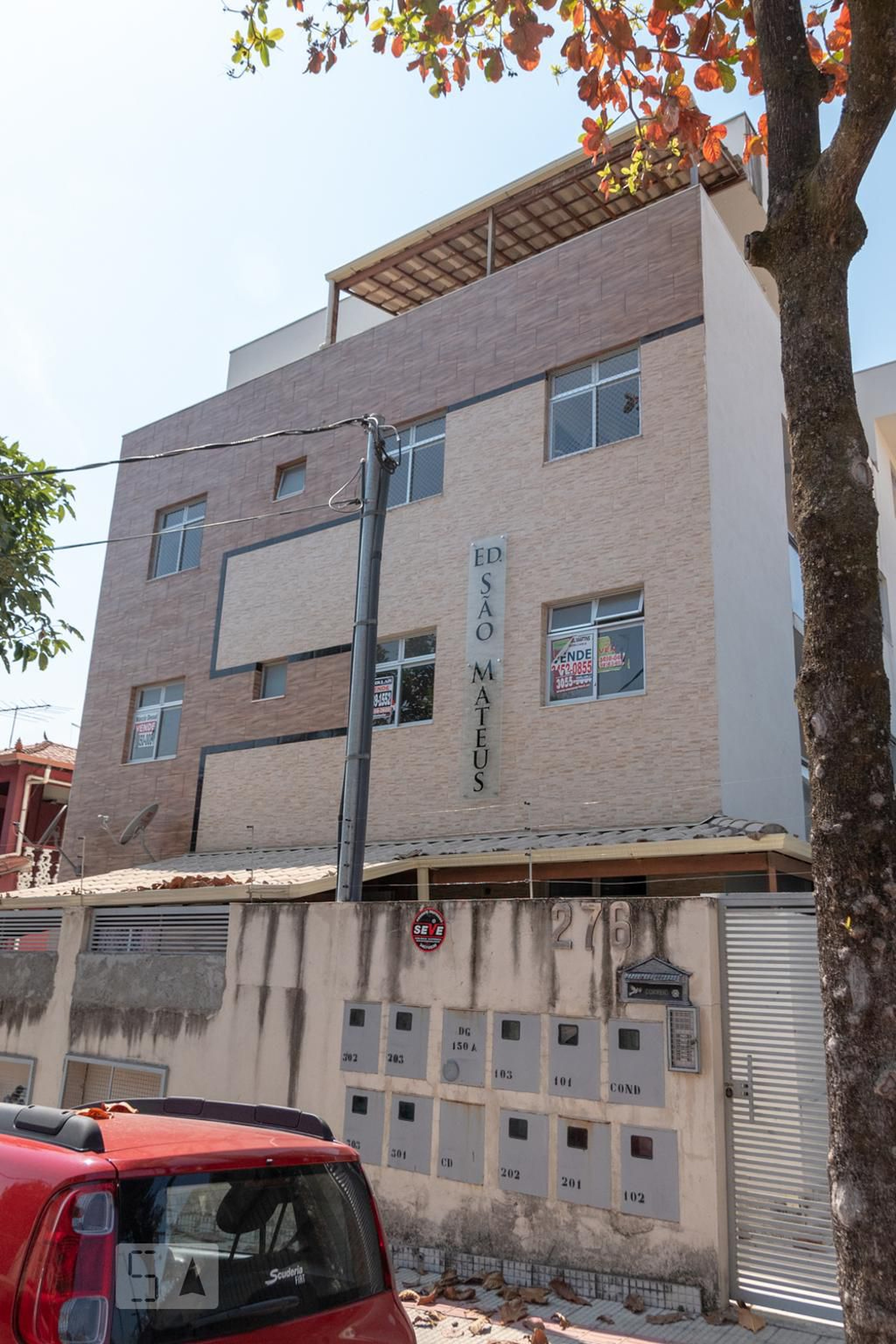 Fachada do Condomínio Condomínio em Rua Célio Diniz, 276