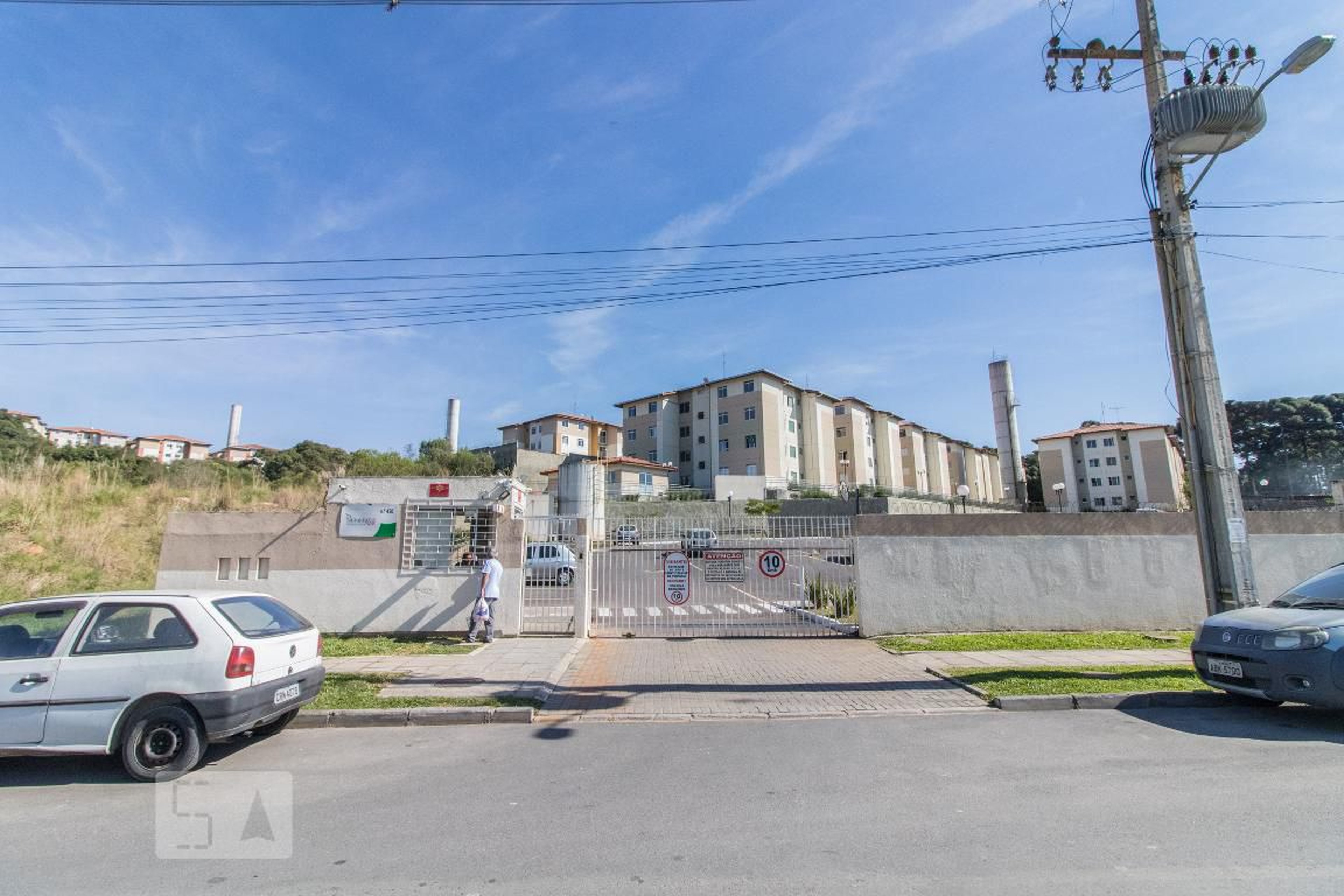 Fachada do condomínio Condomínio Cedros