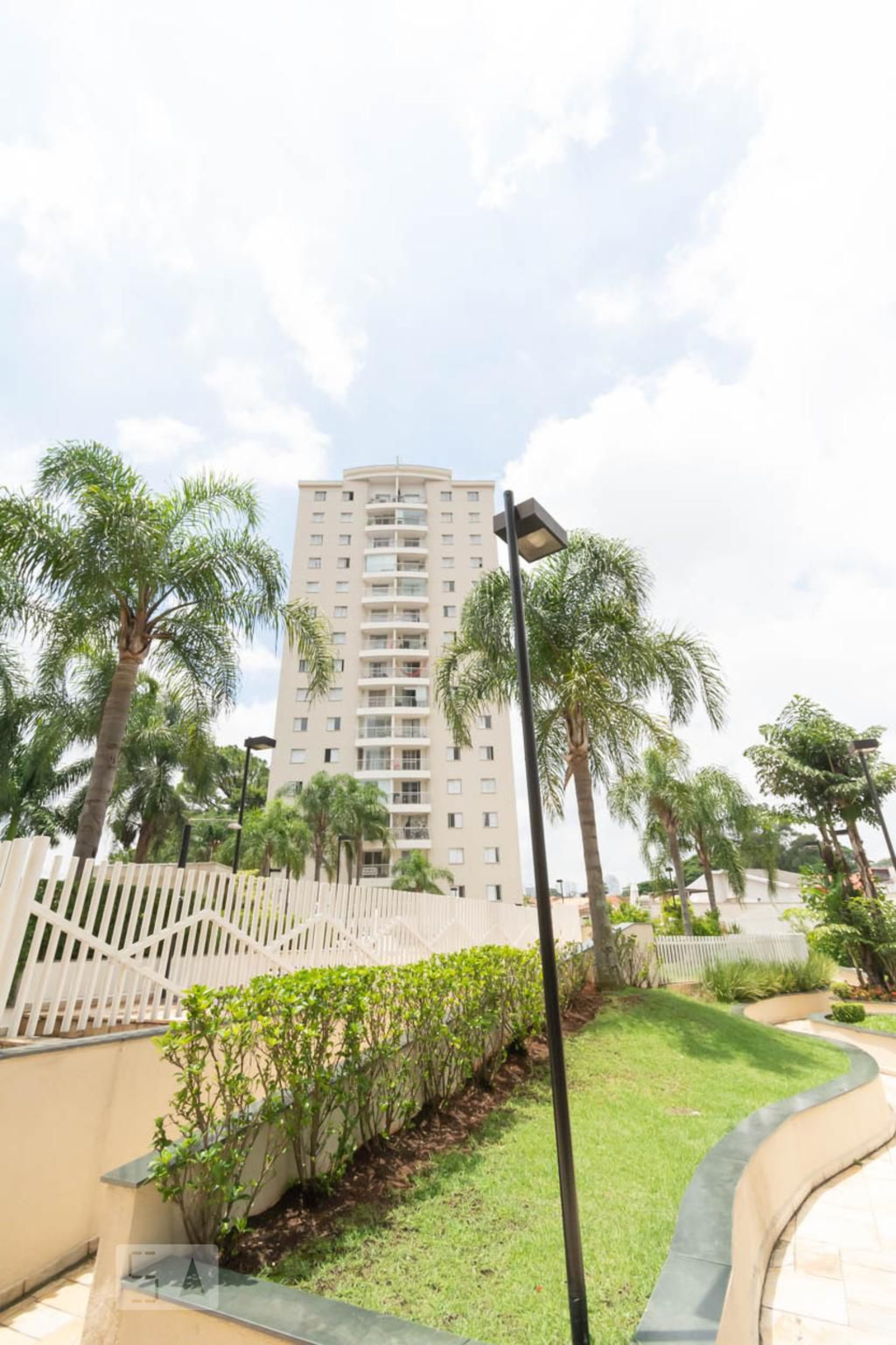 Fachada Condomínio em Rua Bragança Paulista, 114