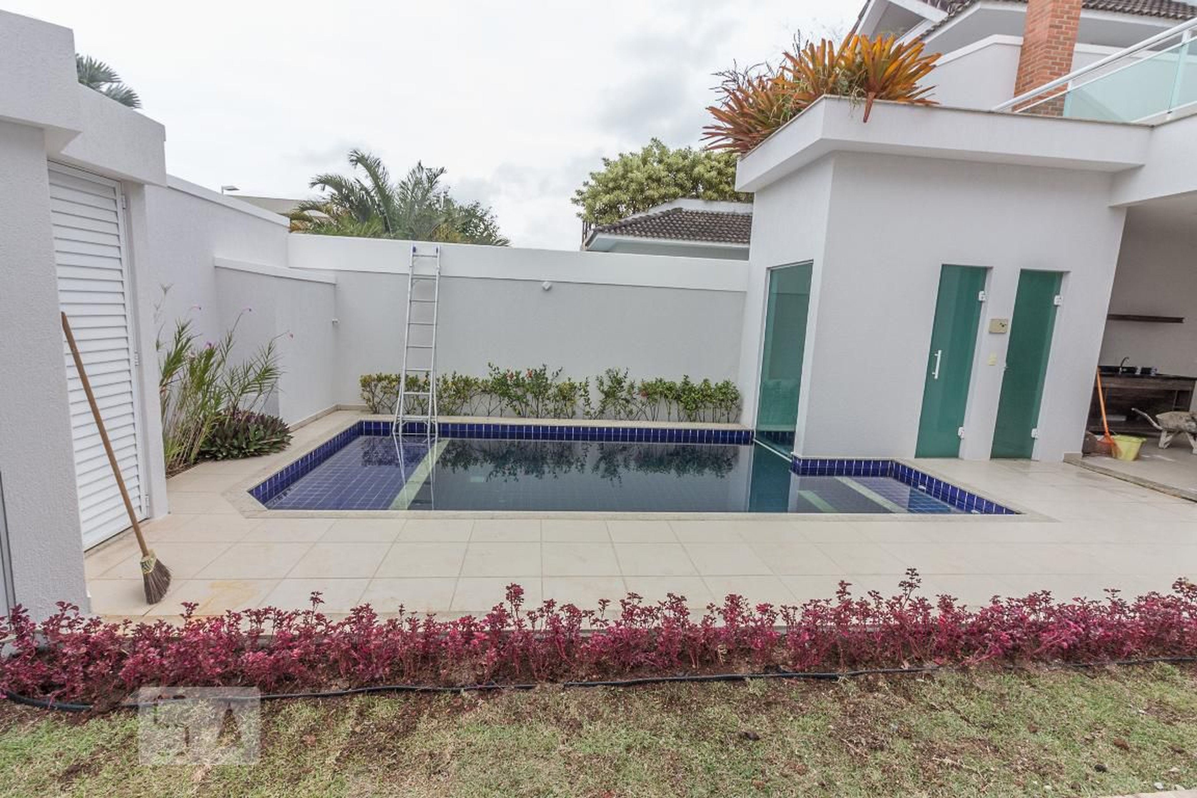 Piscina Condomínio Mare Rosso