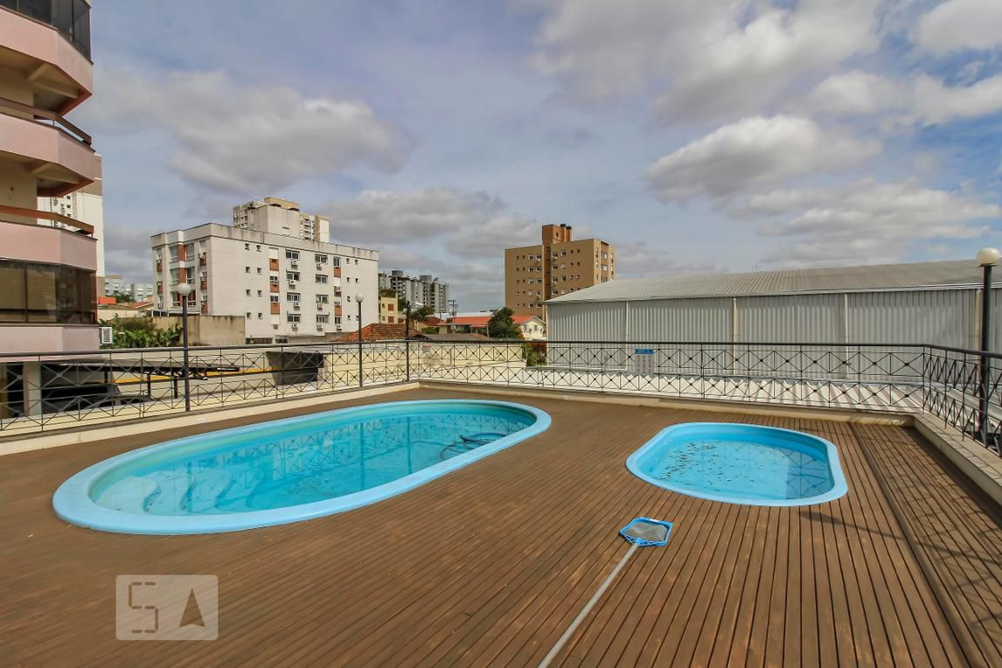 piscina - The Ambassador