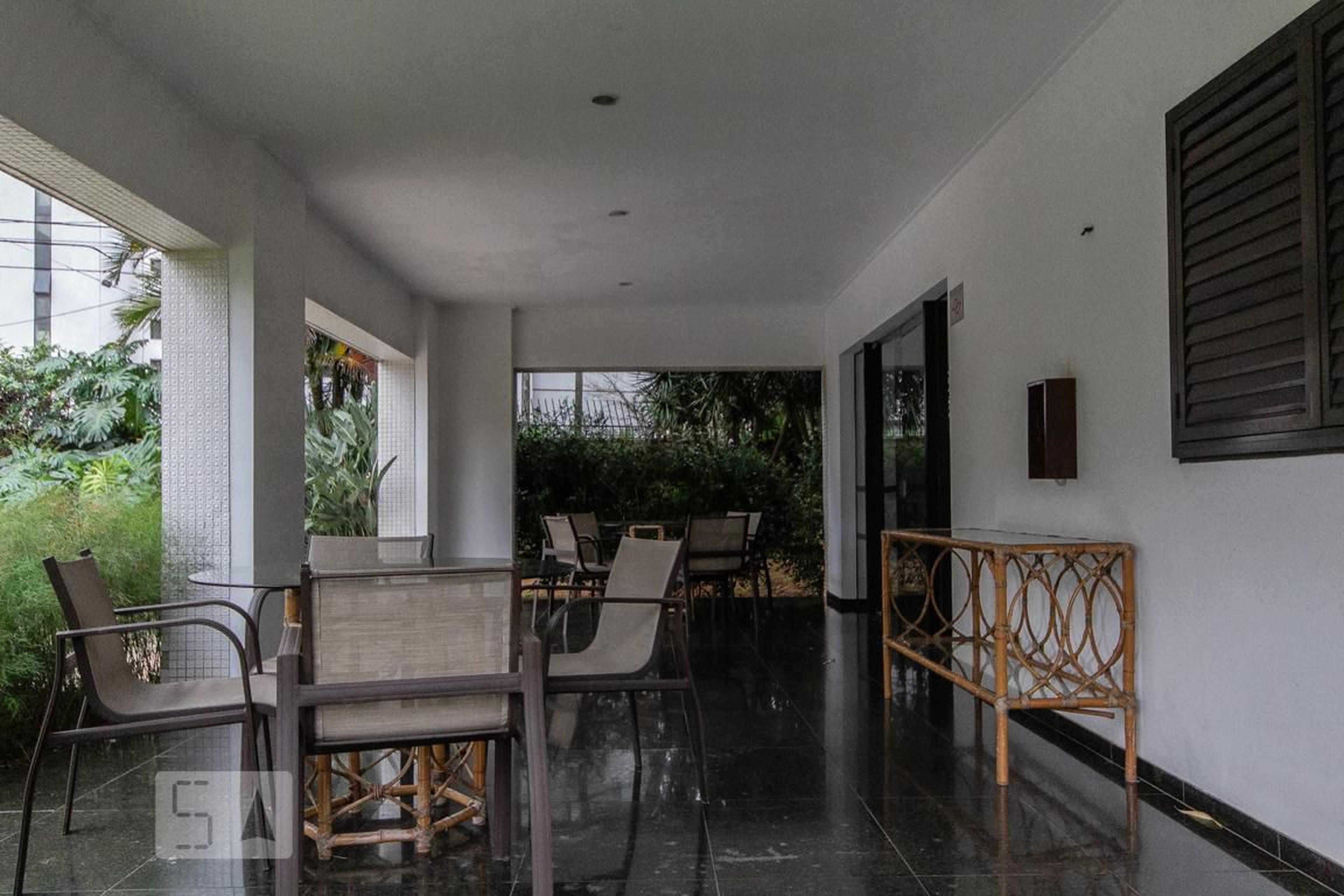 Área Comum - Rua Alta