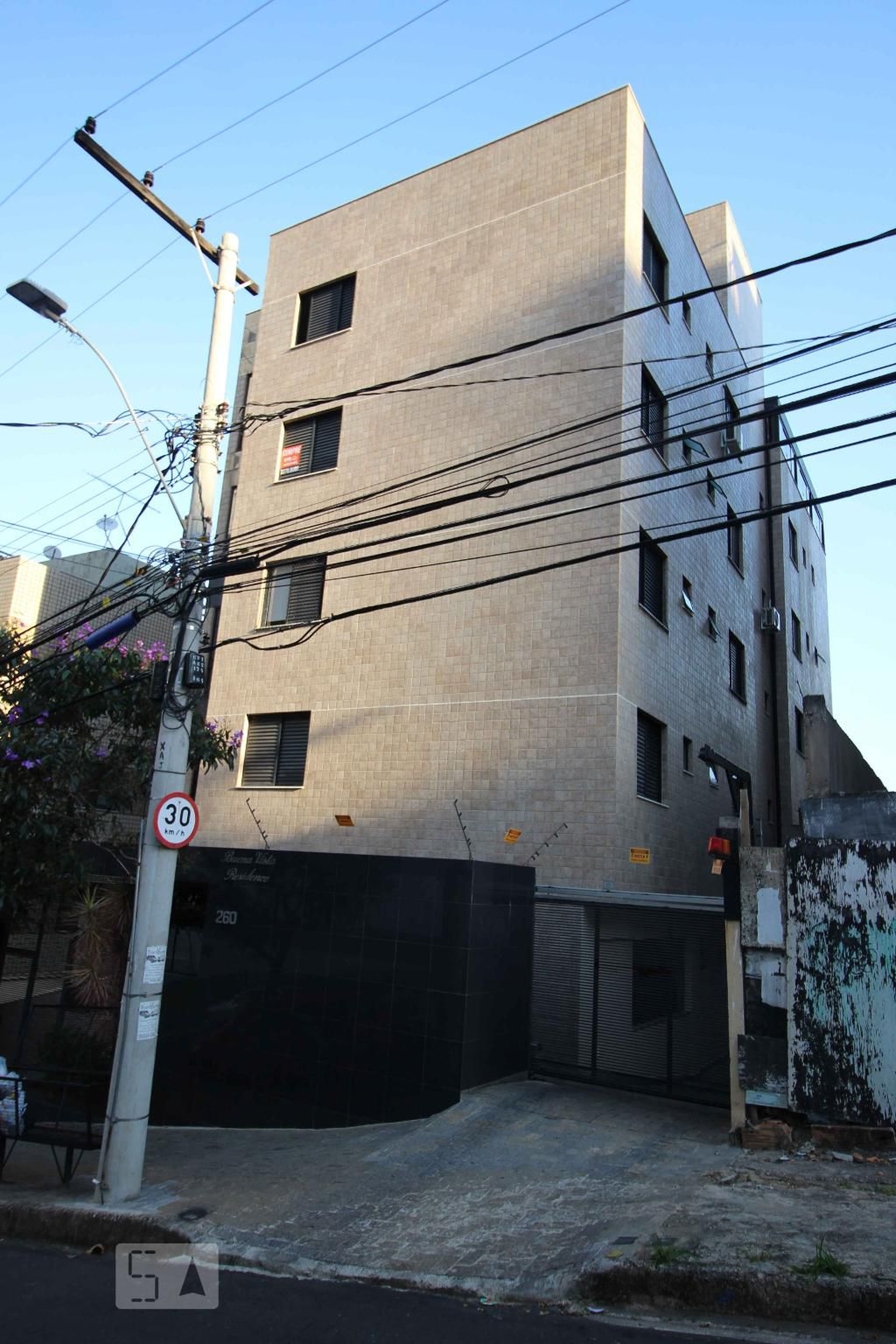 Fachada Condomínio em Rua Tereza Mota Valadares, 260