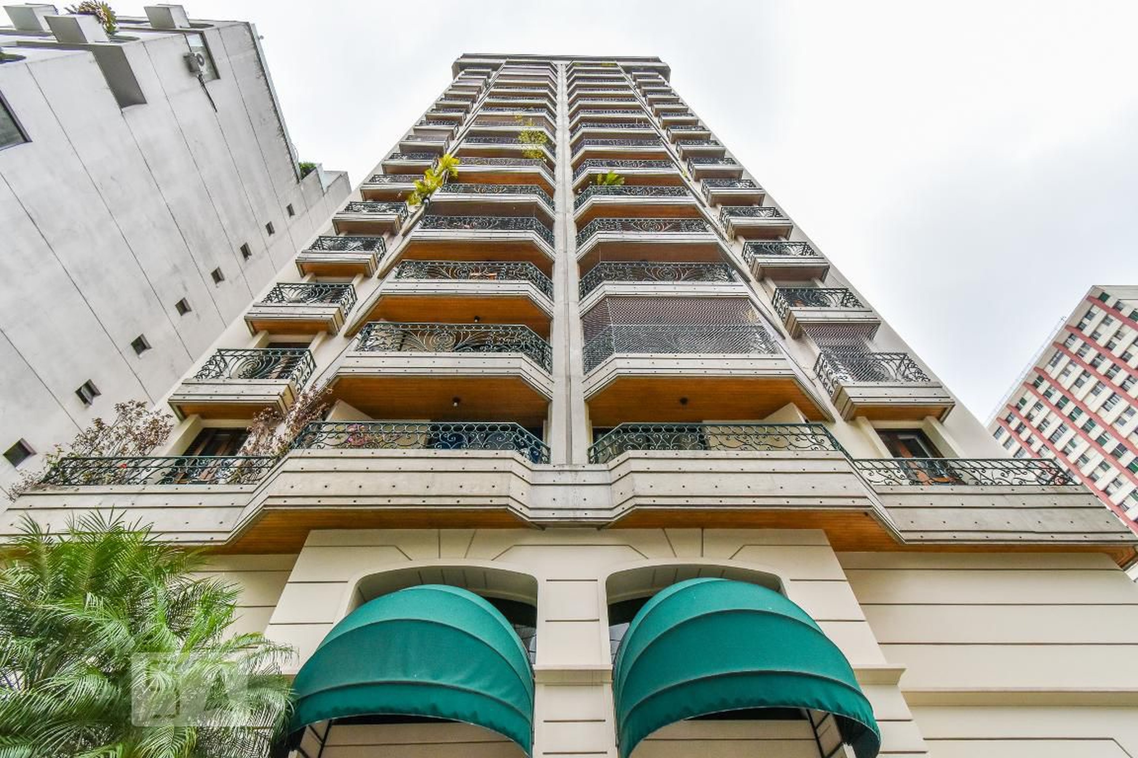 Fachada Condomínio em Alameda Franca, 1461