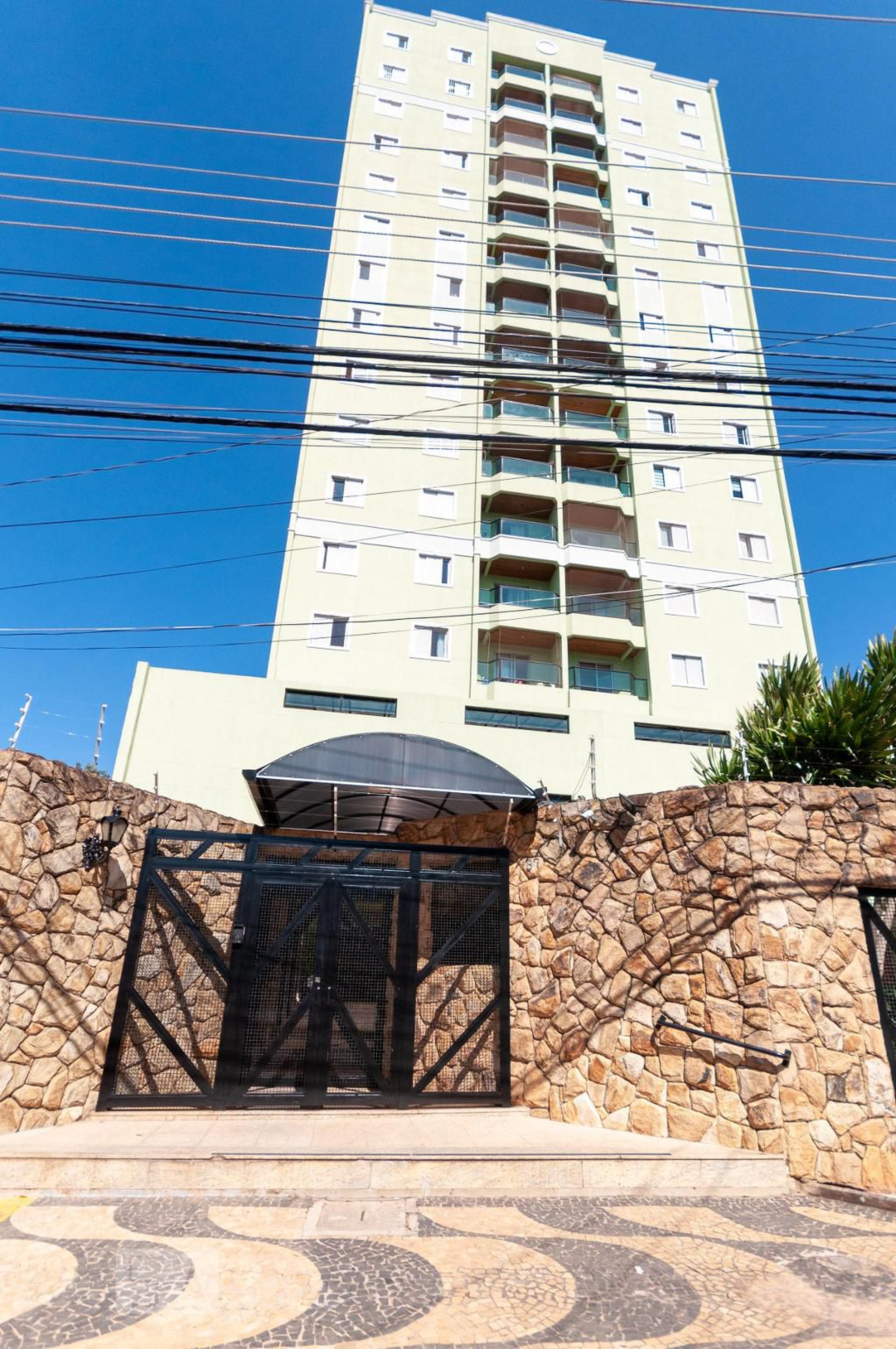 Fachada do Prédio Condomínio em Rua Reinaldo Laubenstein, 87