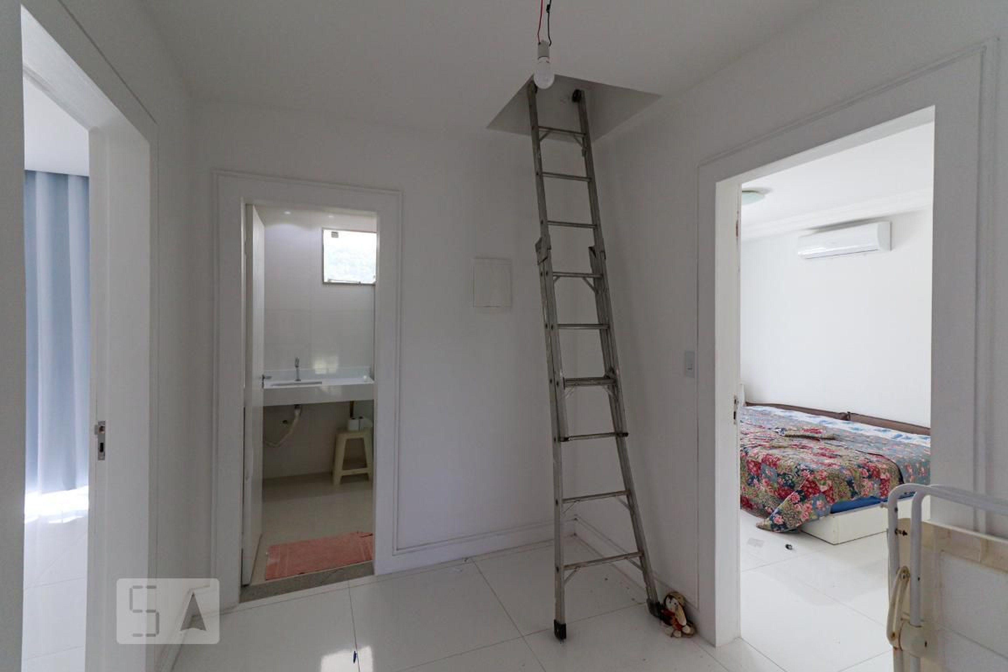 Hall - Garden Flowers