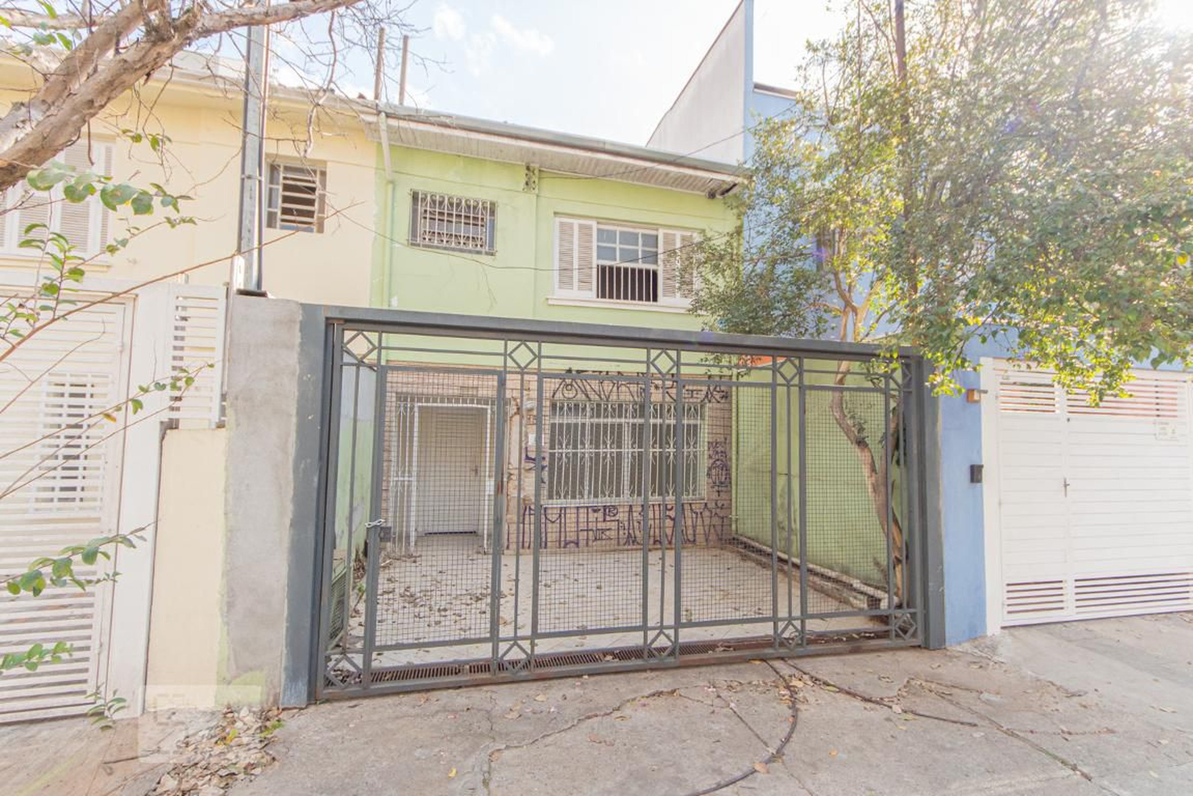 Fachada Condomínio em R. Capote Valente, 1015