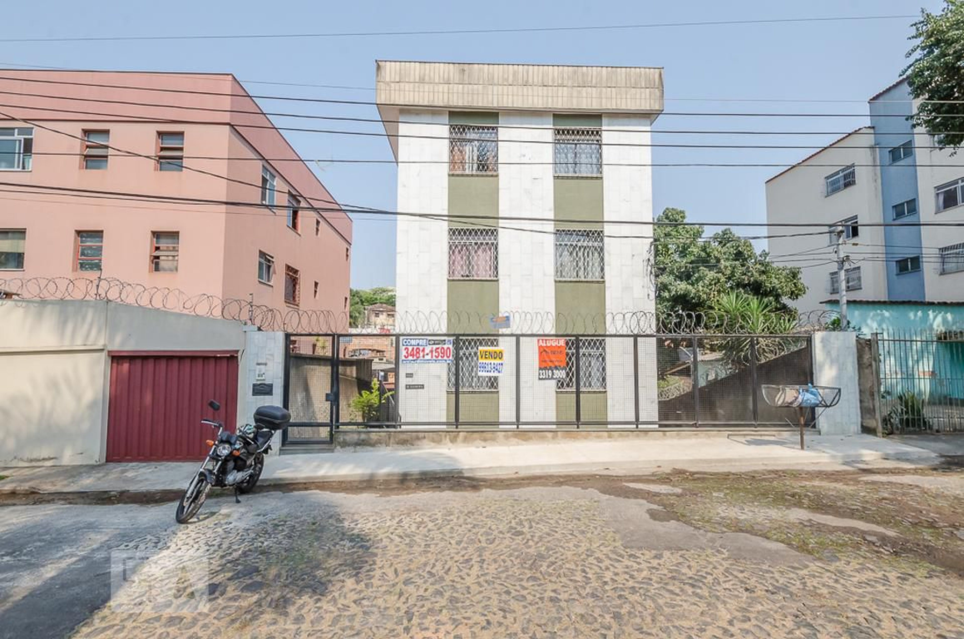 Fachada Condomínio em Rua Lapinha, 966