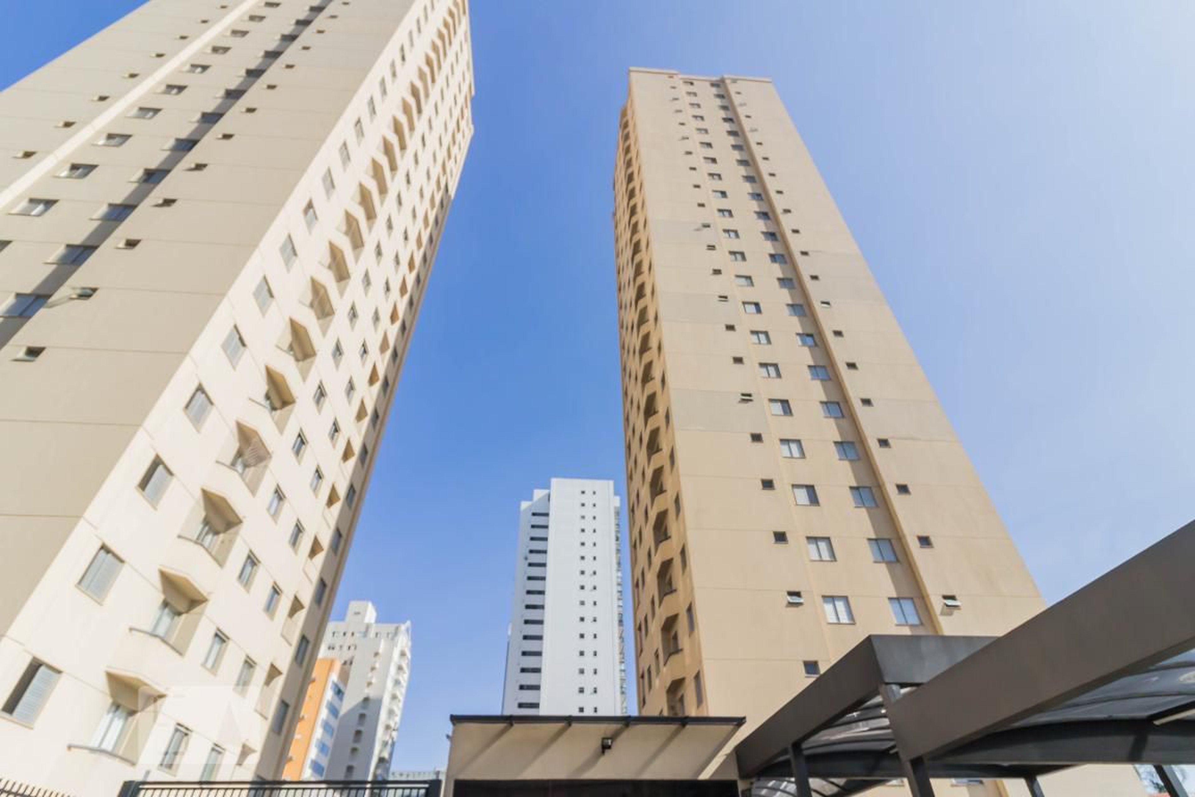 Fachada Condomínio em Rua Santa Luzia, 64