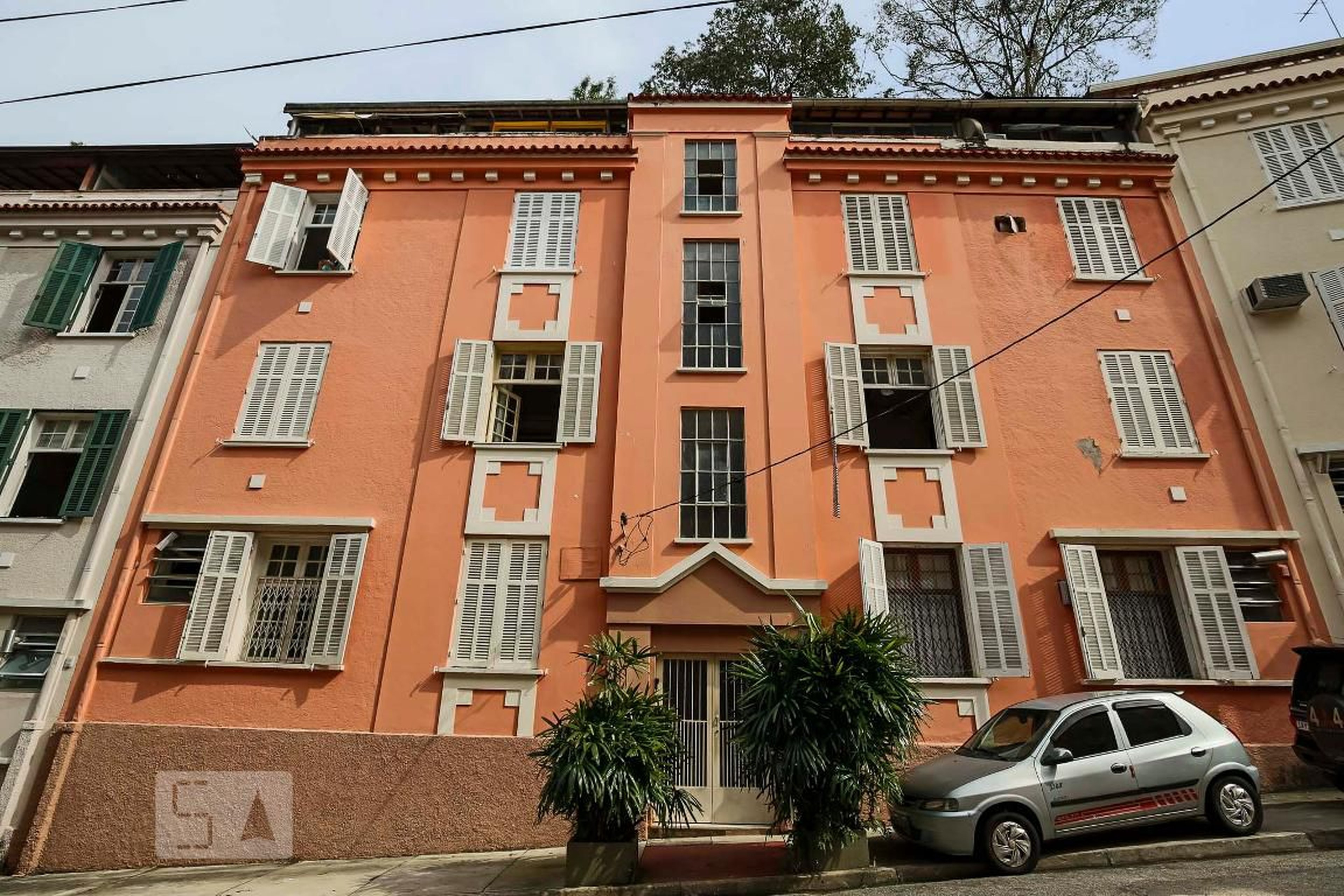 Fachada do Prédio Condomínio em Rua Píres de Almeida, 65