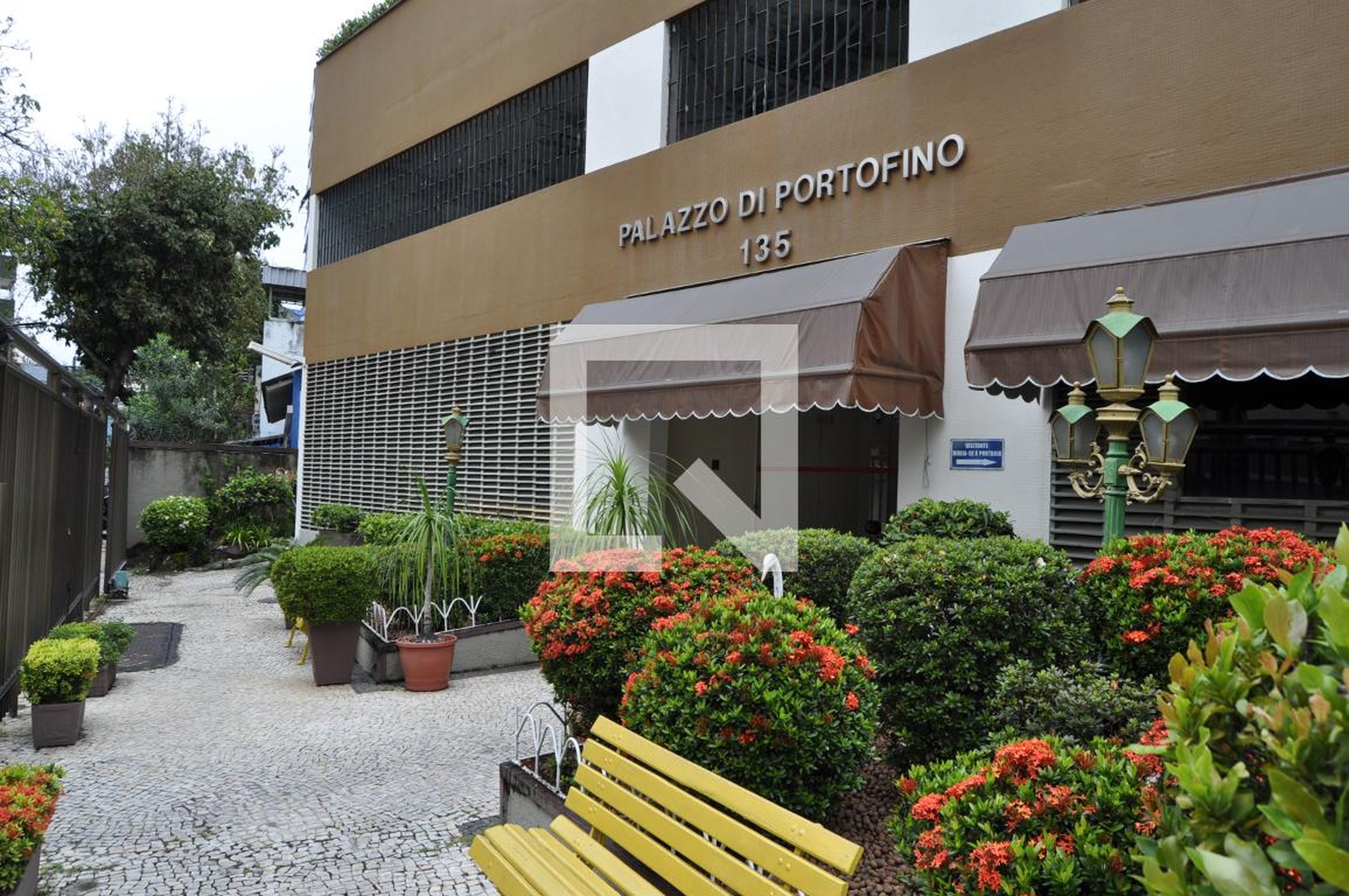 Fachada Condomínio em Rua Fábio Luz, 135