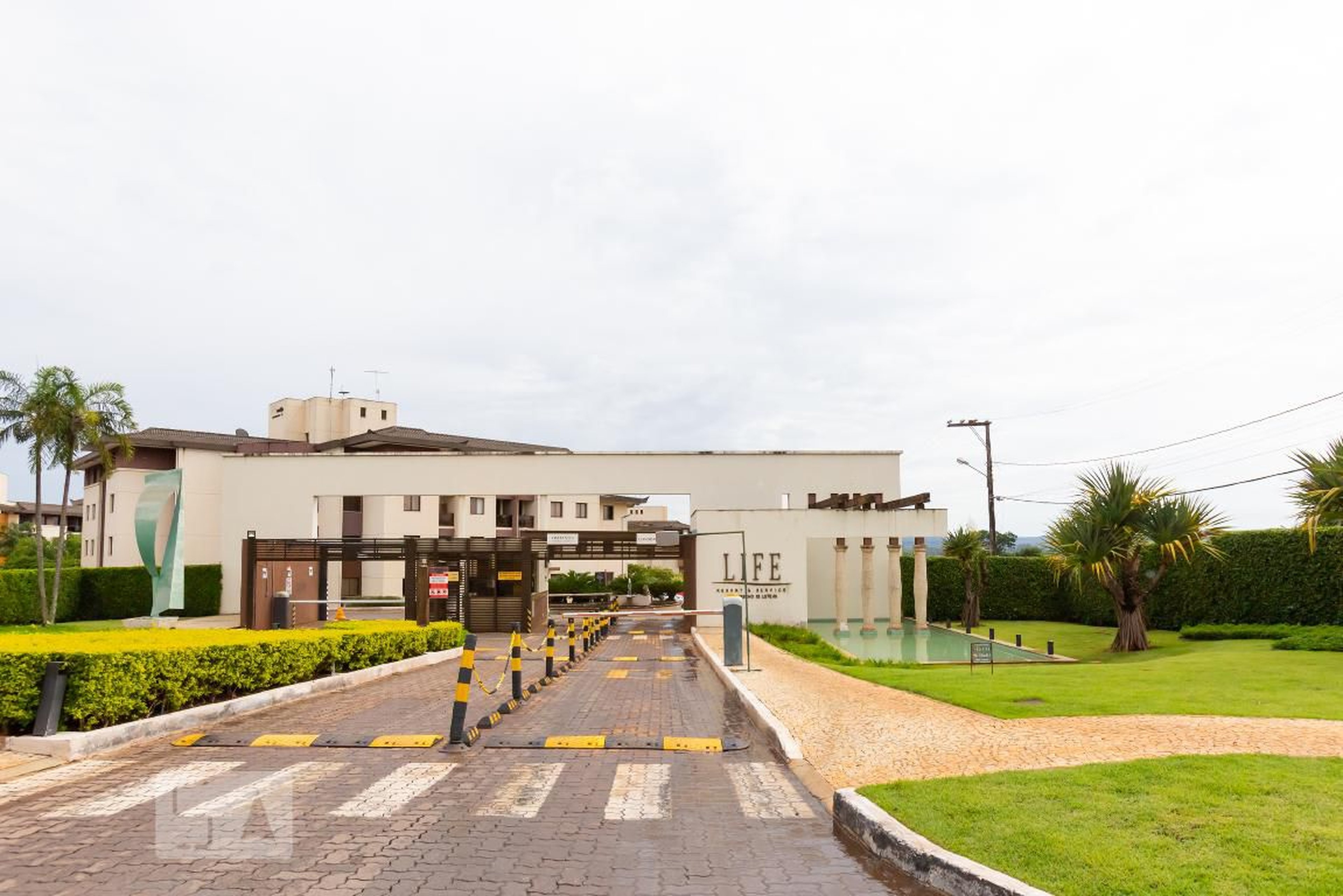 FACHADA Condomínio Life Resort & Service