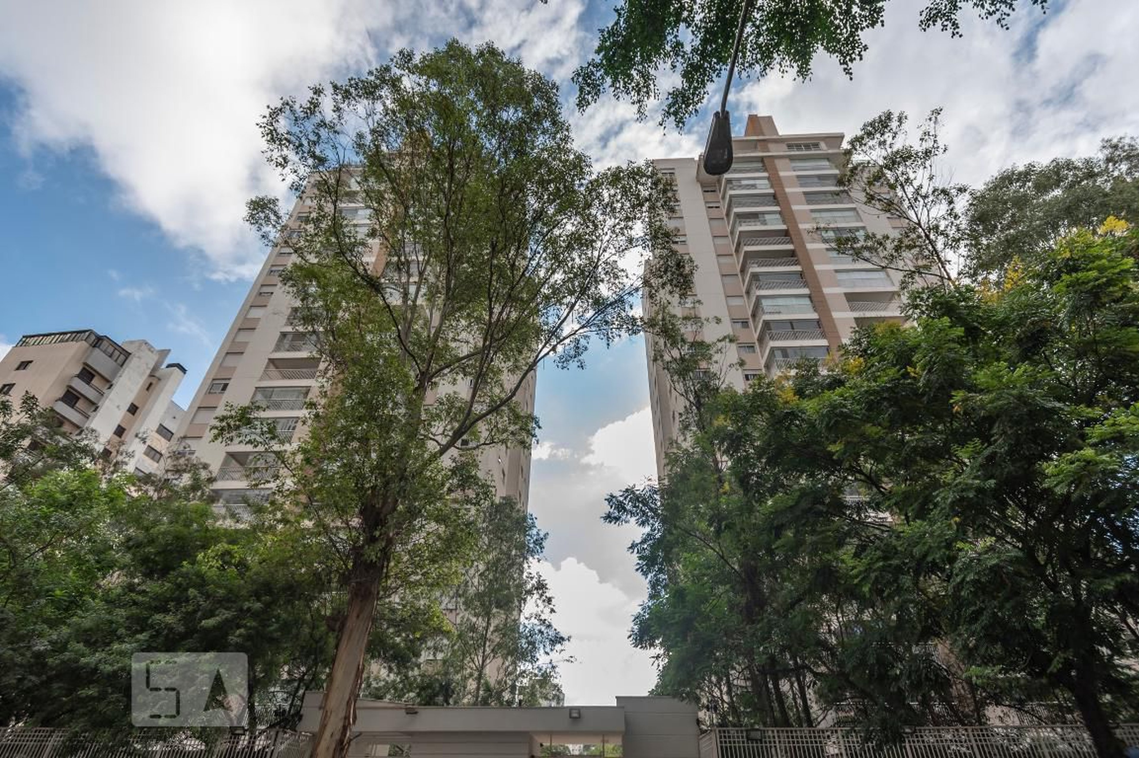 Fachada do Condomínio Condomínio Antígua