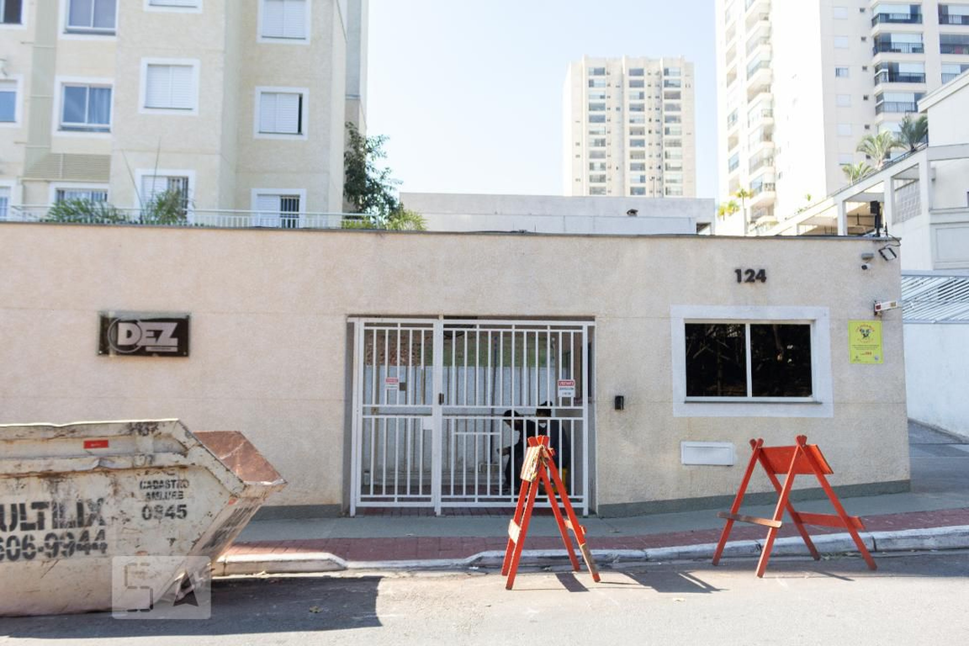 Fachada do Condomínio Condomínio Dez Cantareira