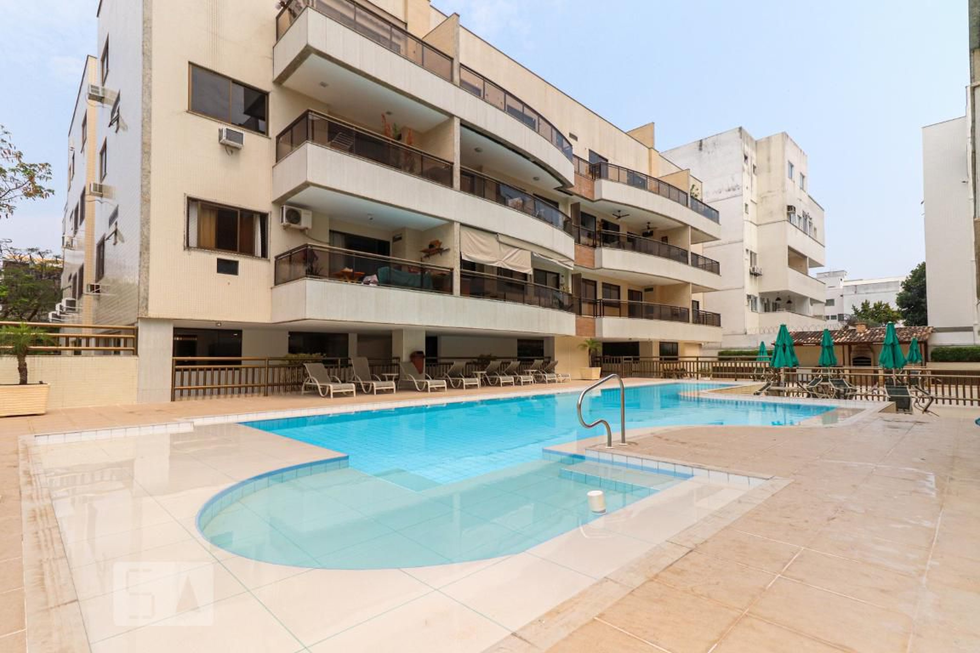 Fachada Condomínio em Rua Almirante Ary Rongel, 305