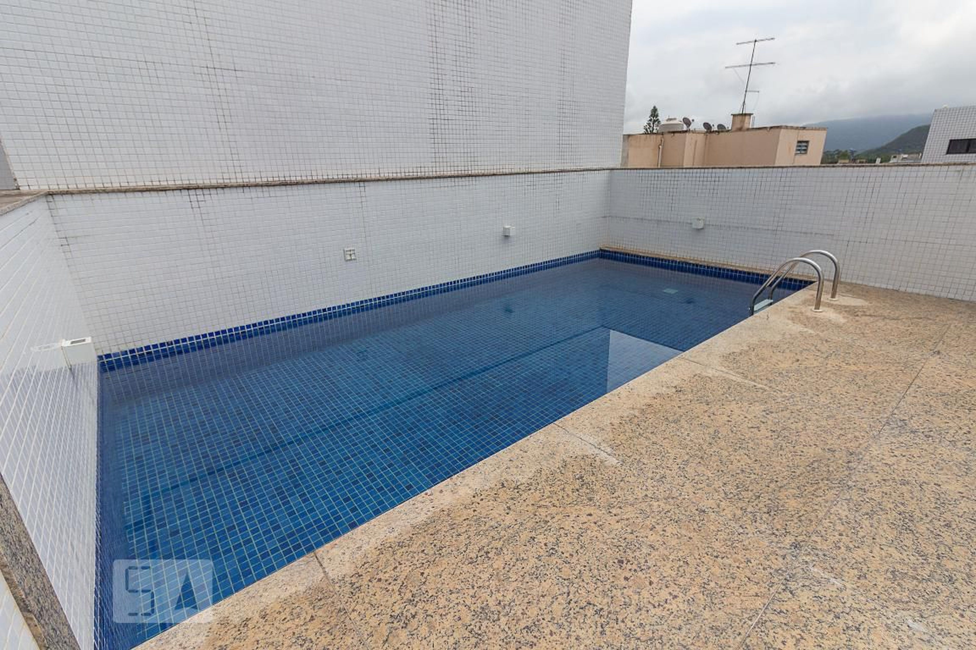 Piscina Condomínio em Rua Odilon Martins de Andrade, 350