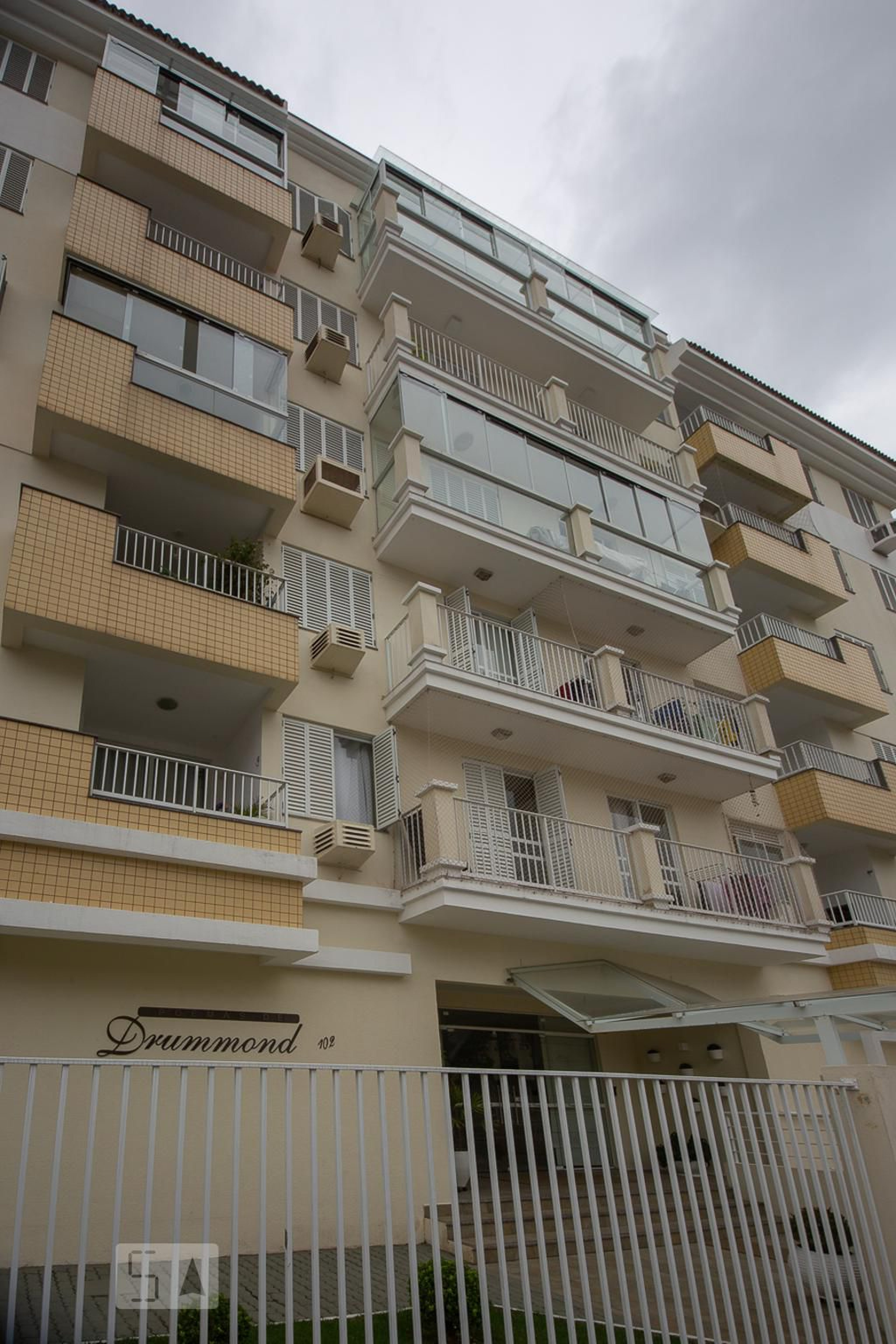 Fachada Condomínio Poemas de Drummond