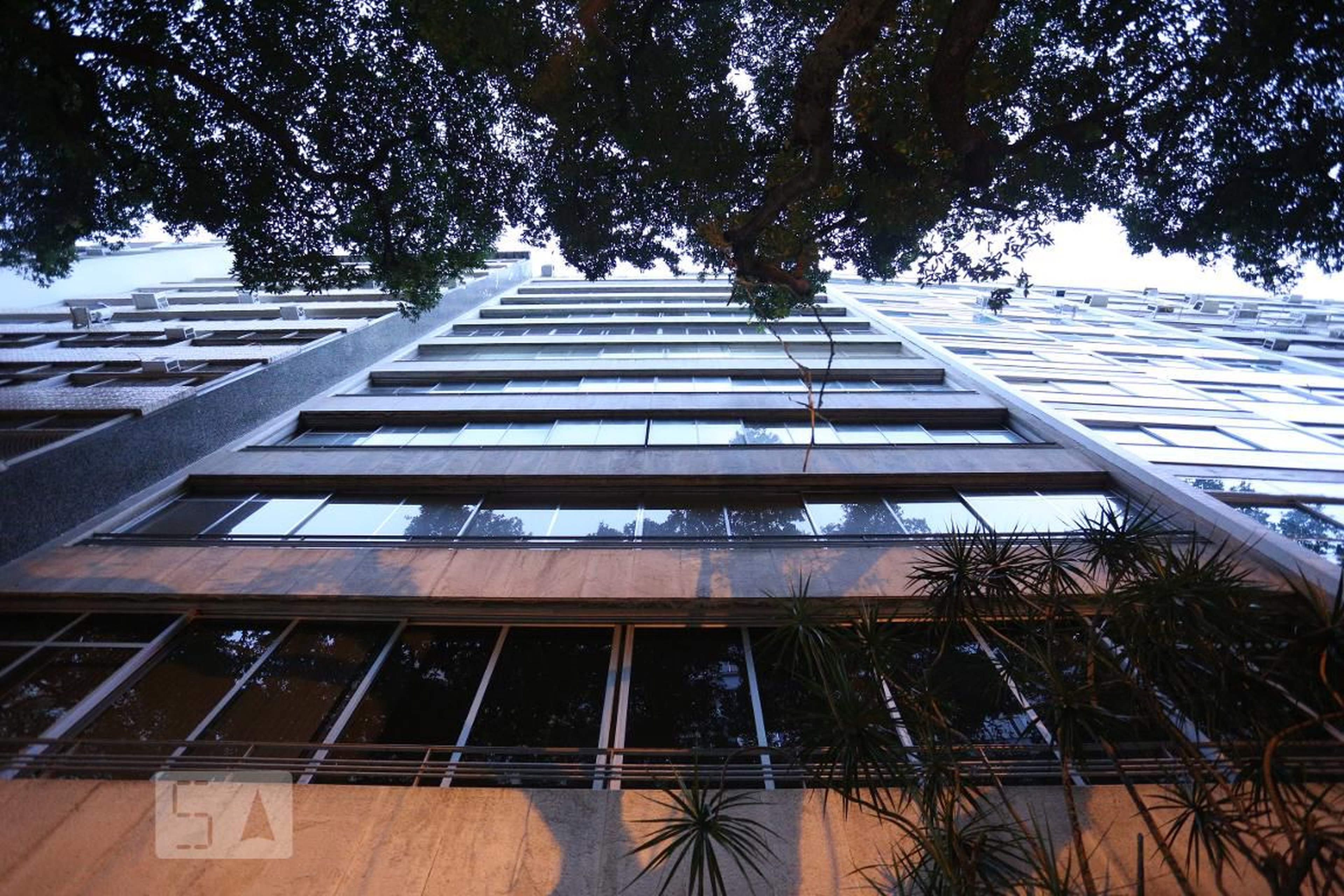 Fachada Condomínio em R. Anita Garibaldi, 23