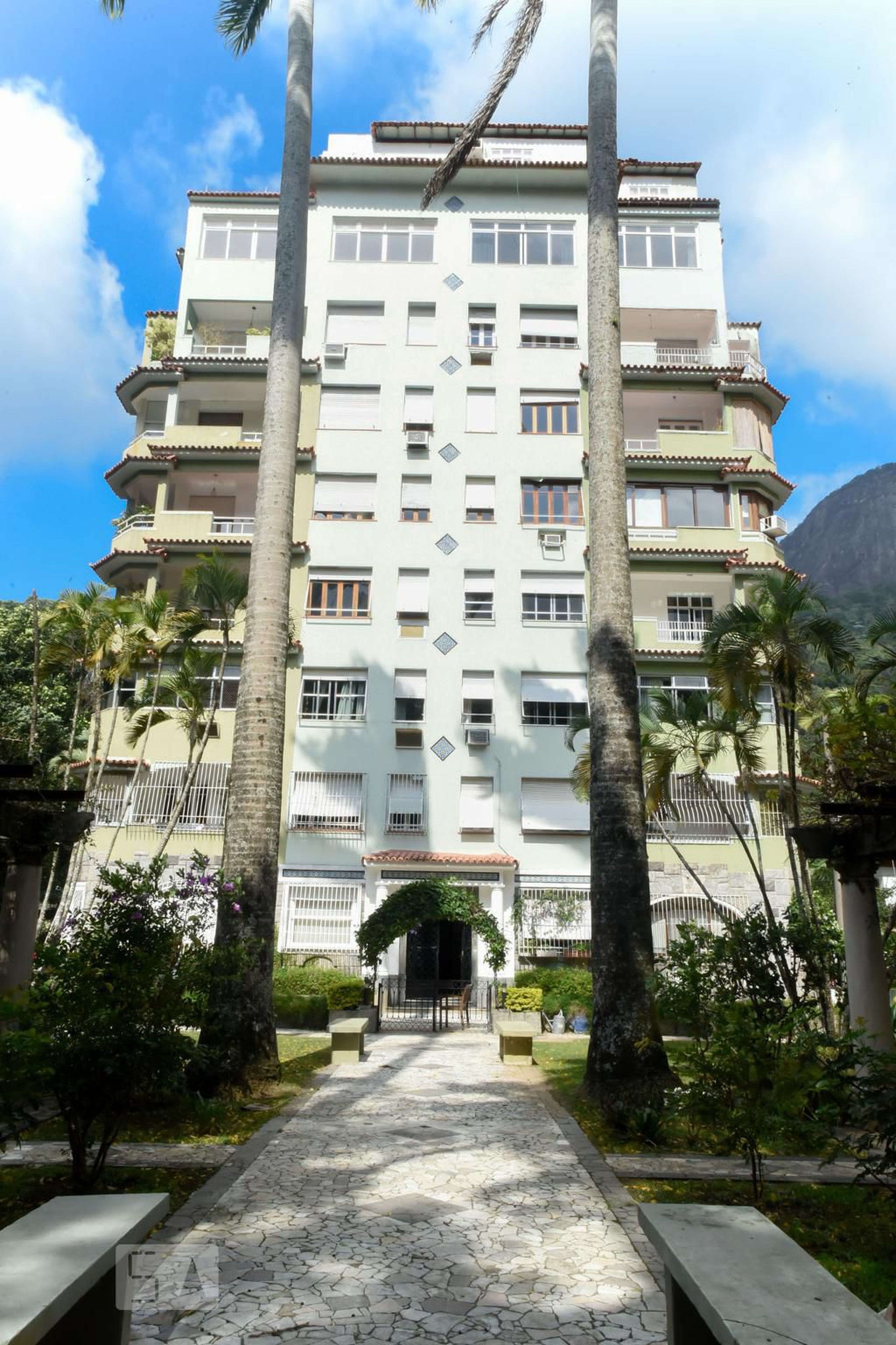 Fachada do Condomínio Condomínio em Rua Marquês de São Vicente, 429