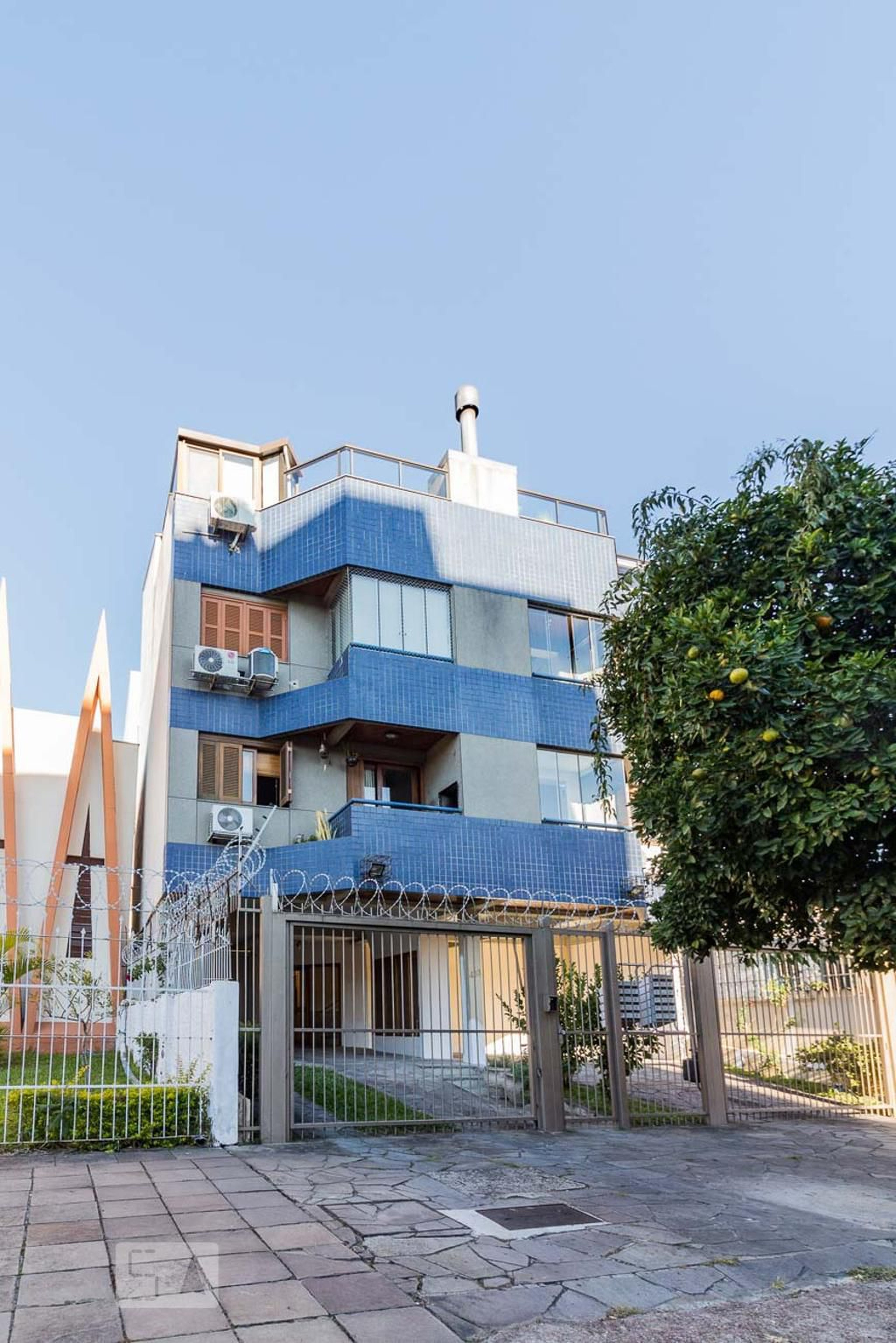 Fachada Condomínio em Rua Evaristo da Veiga, 463