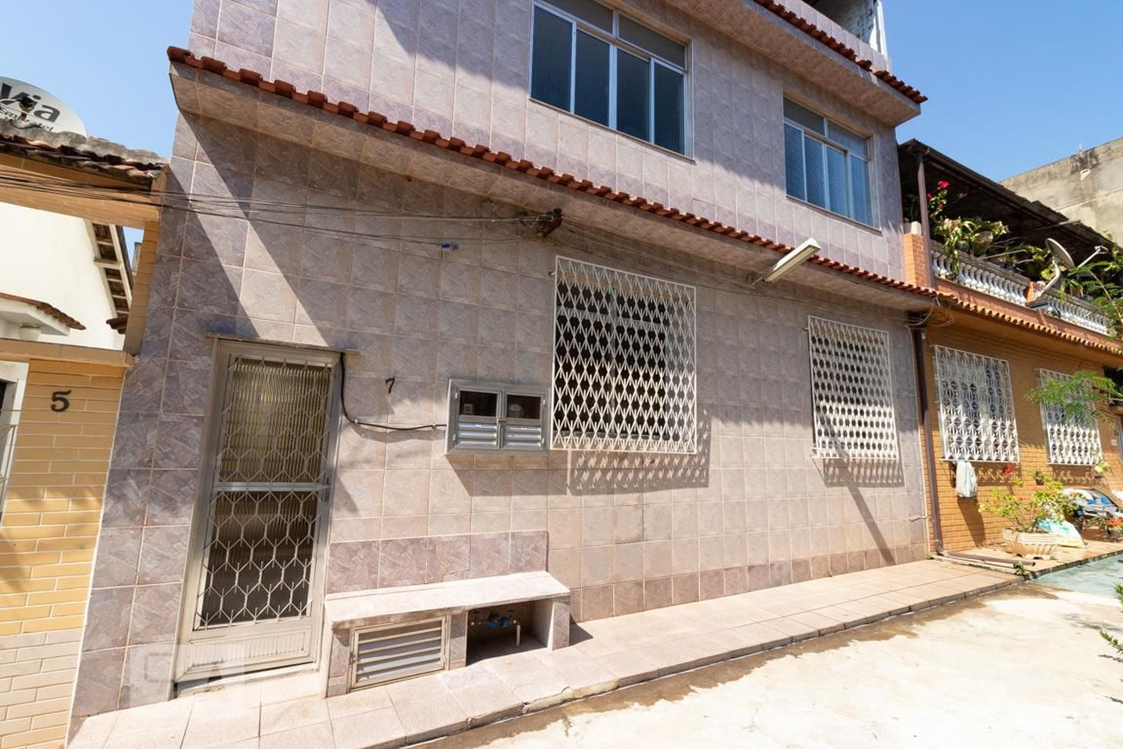 Fachada Condomínio em Rua Frei Henrique, 171