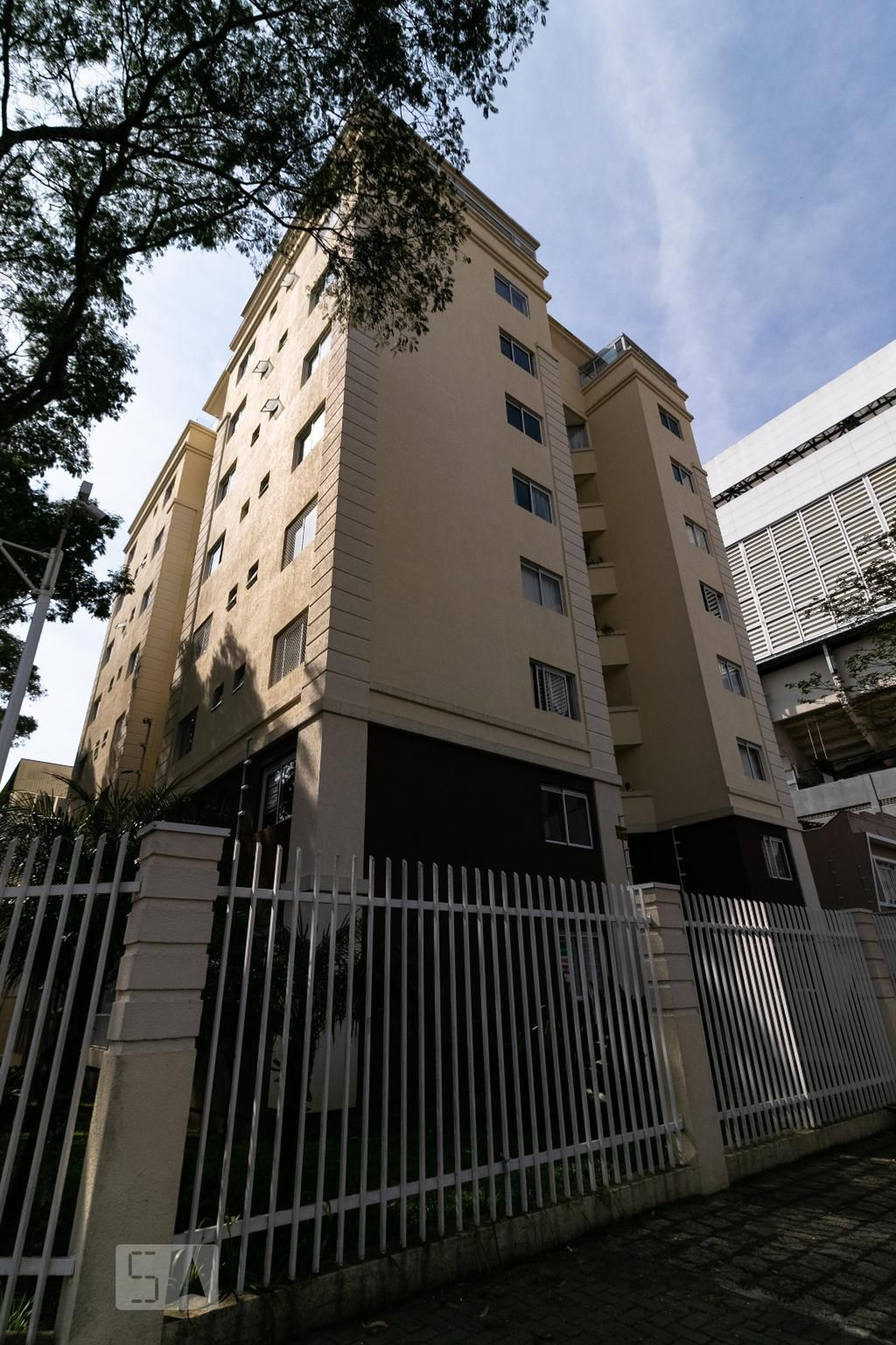 Fachada Condomínio em Rua Petit Carneiro, 88