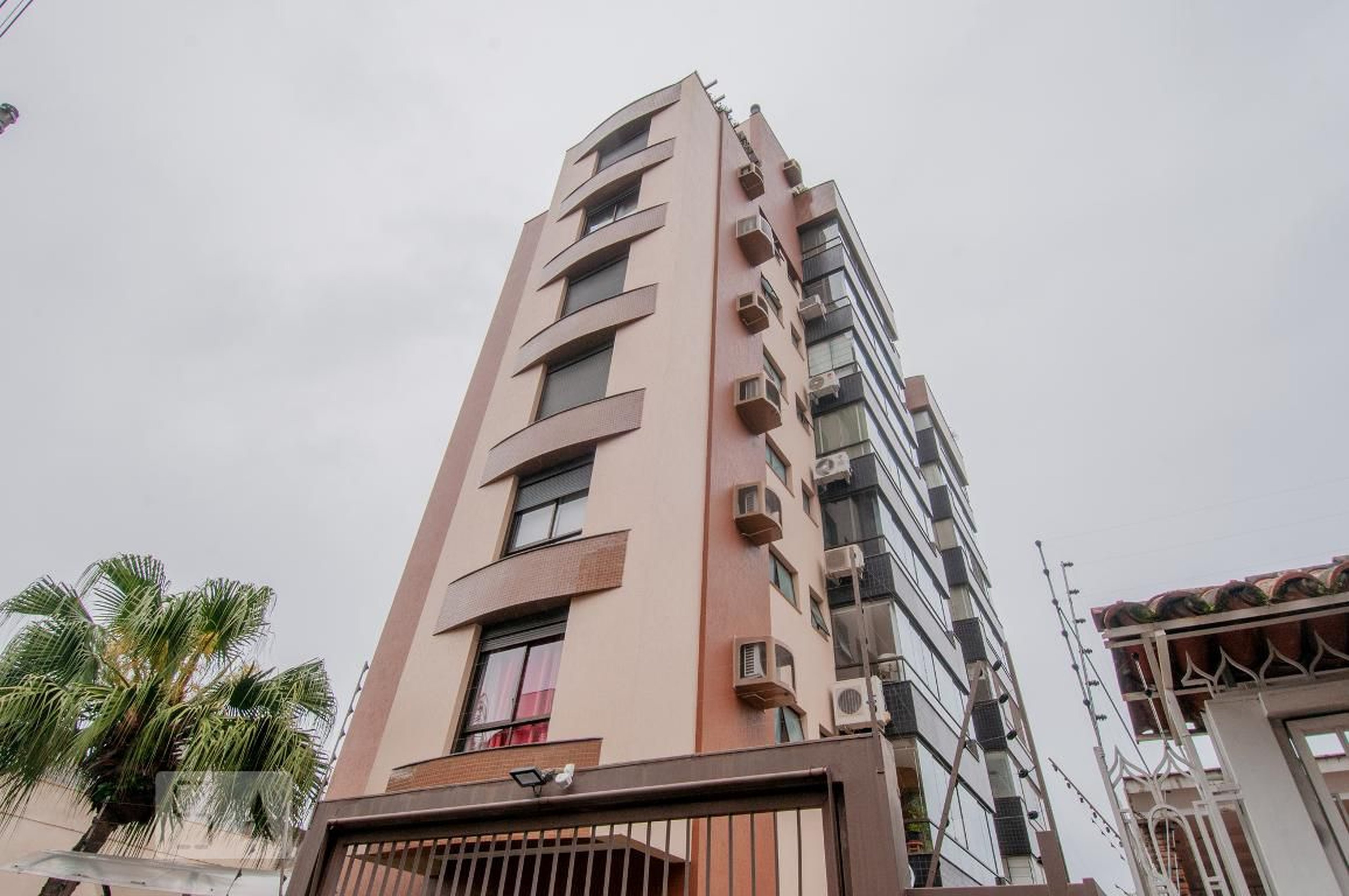 Fachada Condomínio em Rua Eça de Queiroz, 901