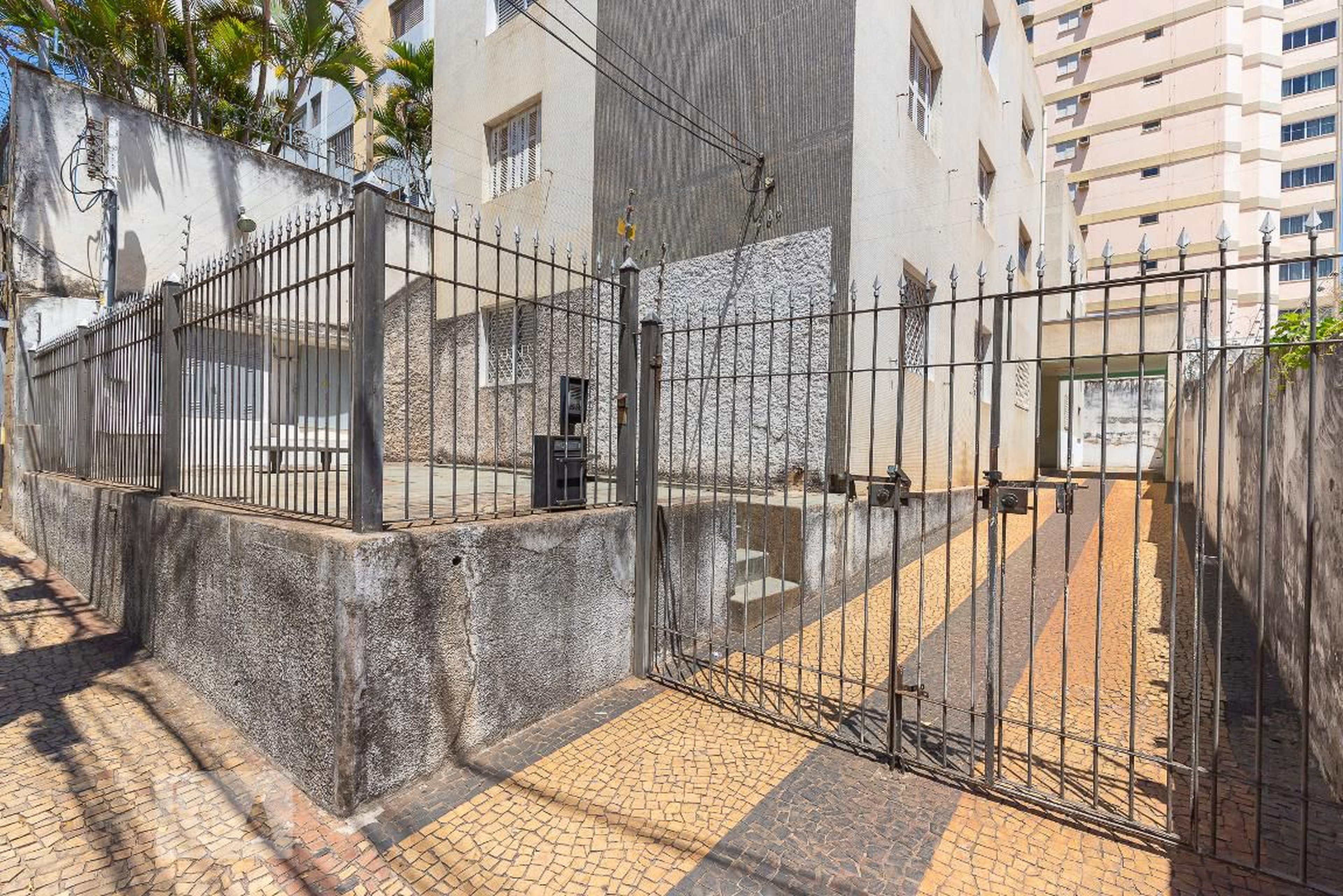 Fachada Condomínio em Rua Barão de Jaguara, 189