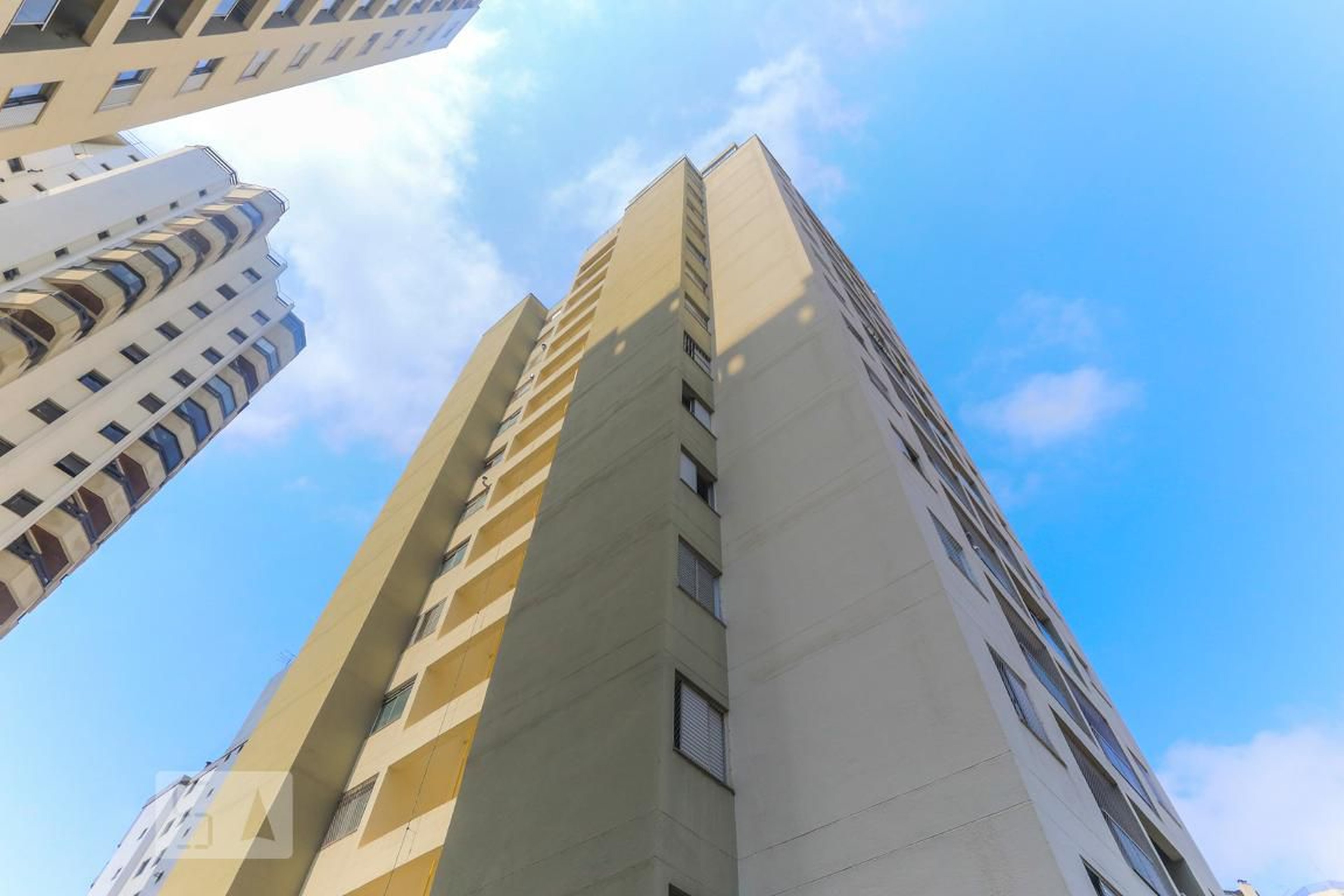 Fachada Condomínio em Rua Oneyda Alvarenga, 53